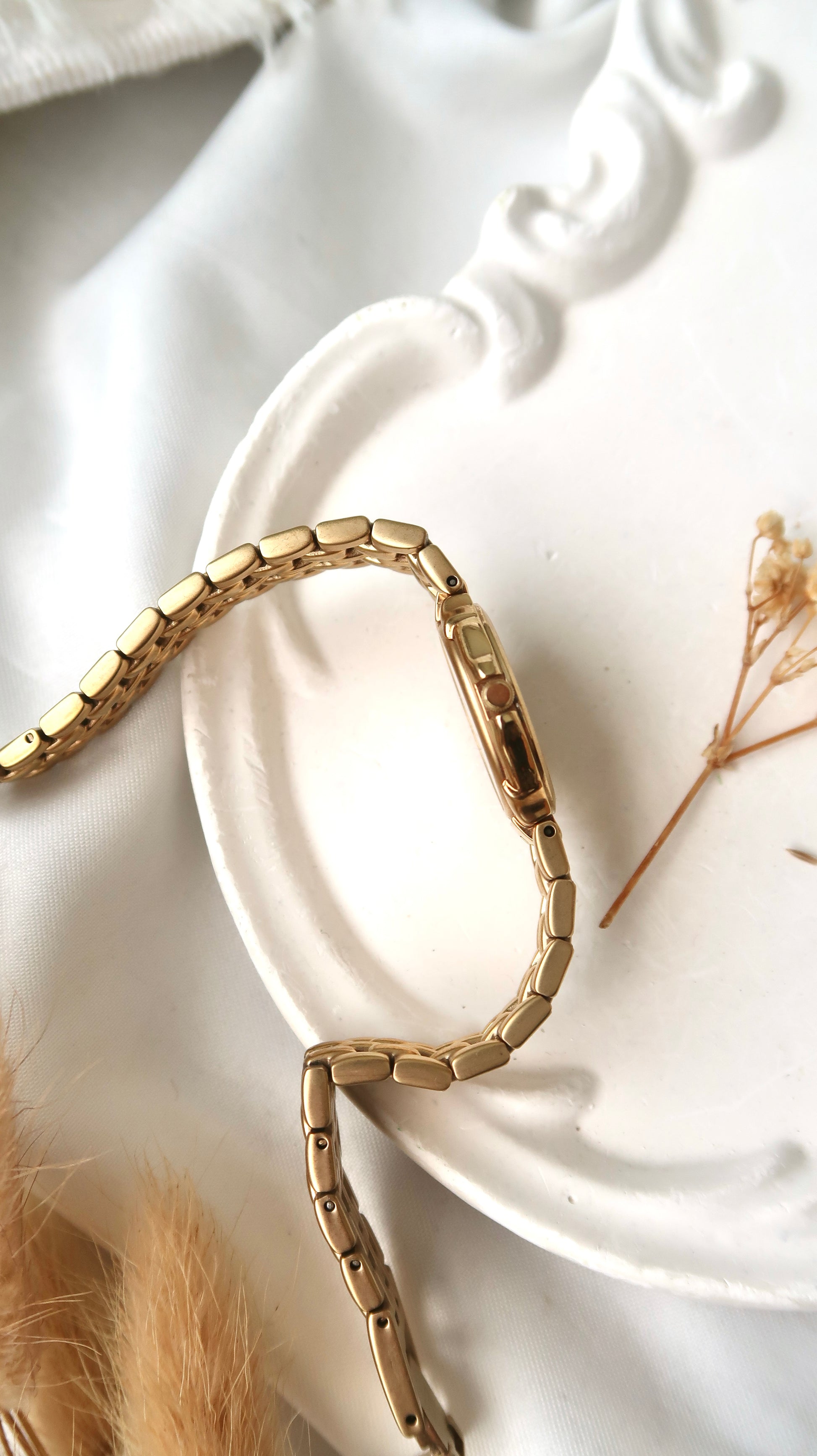 CTZ. Exceed Euros White Grey Round Dial with Gold Chain Watch