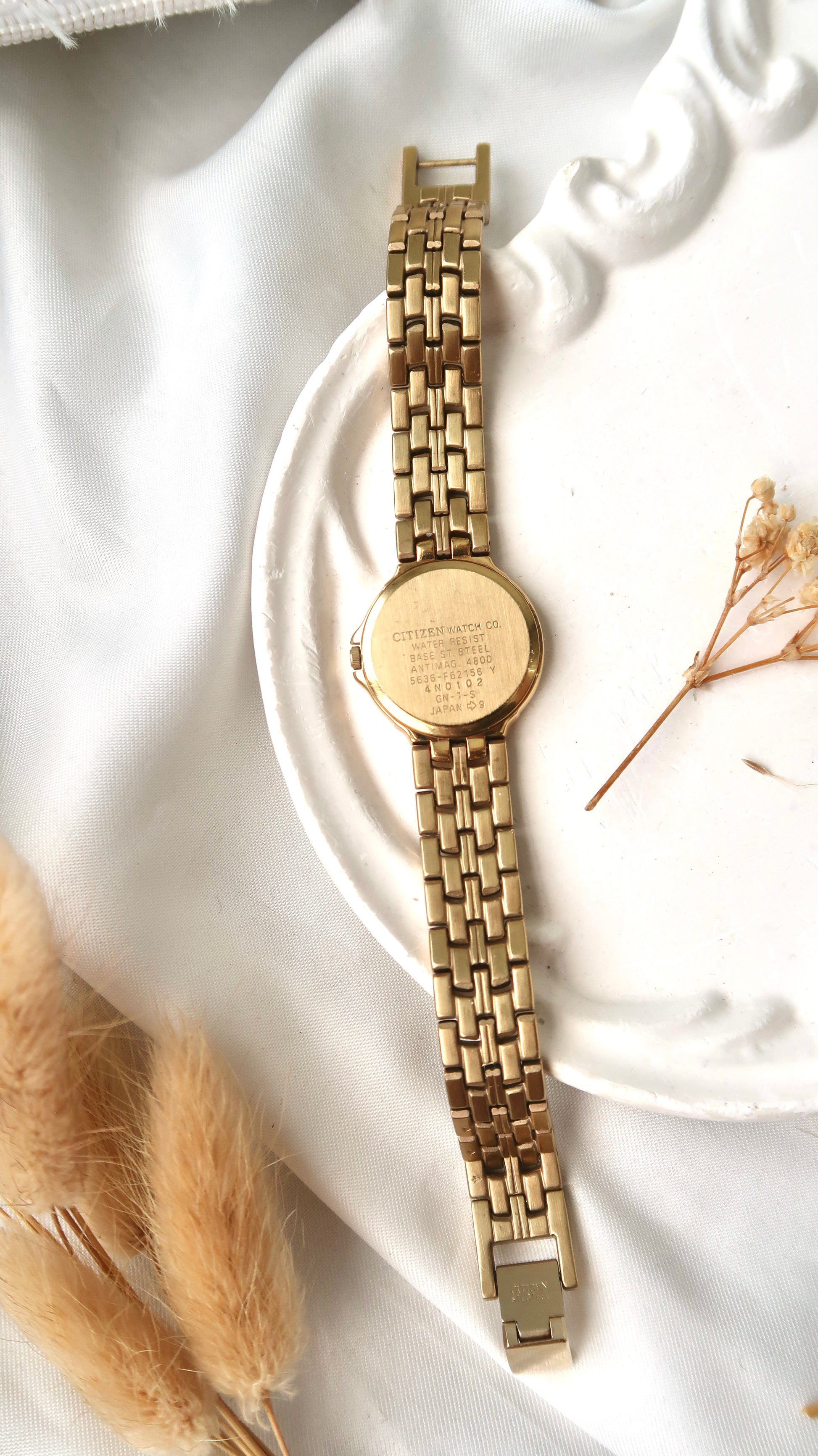 CTZ. Exceed Euros White Grey Round Dial with Gold Chain Watch