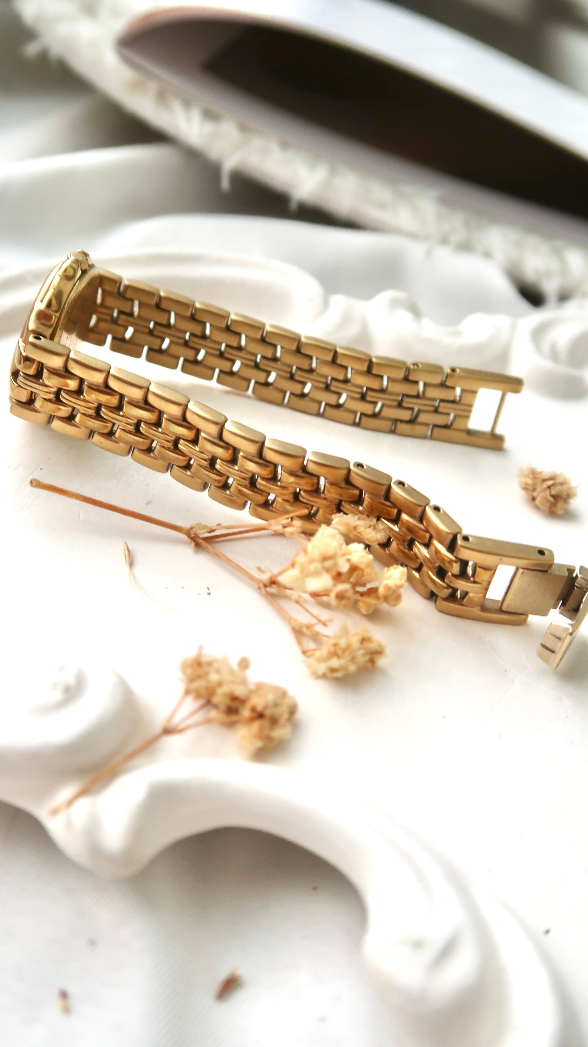 CTZ. Exceed Euros White Grey Round Dial with Gold Chain Watch