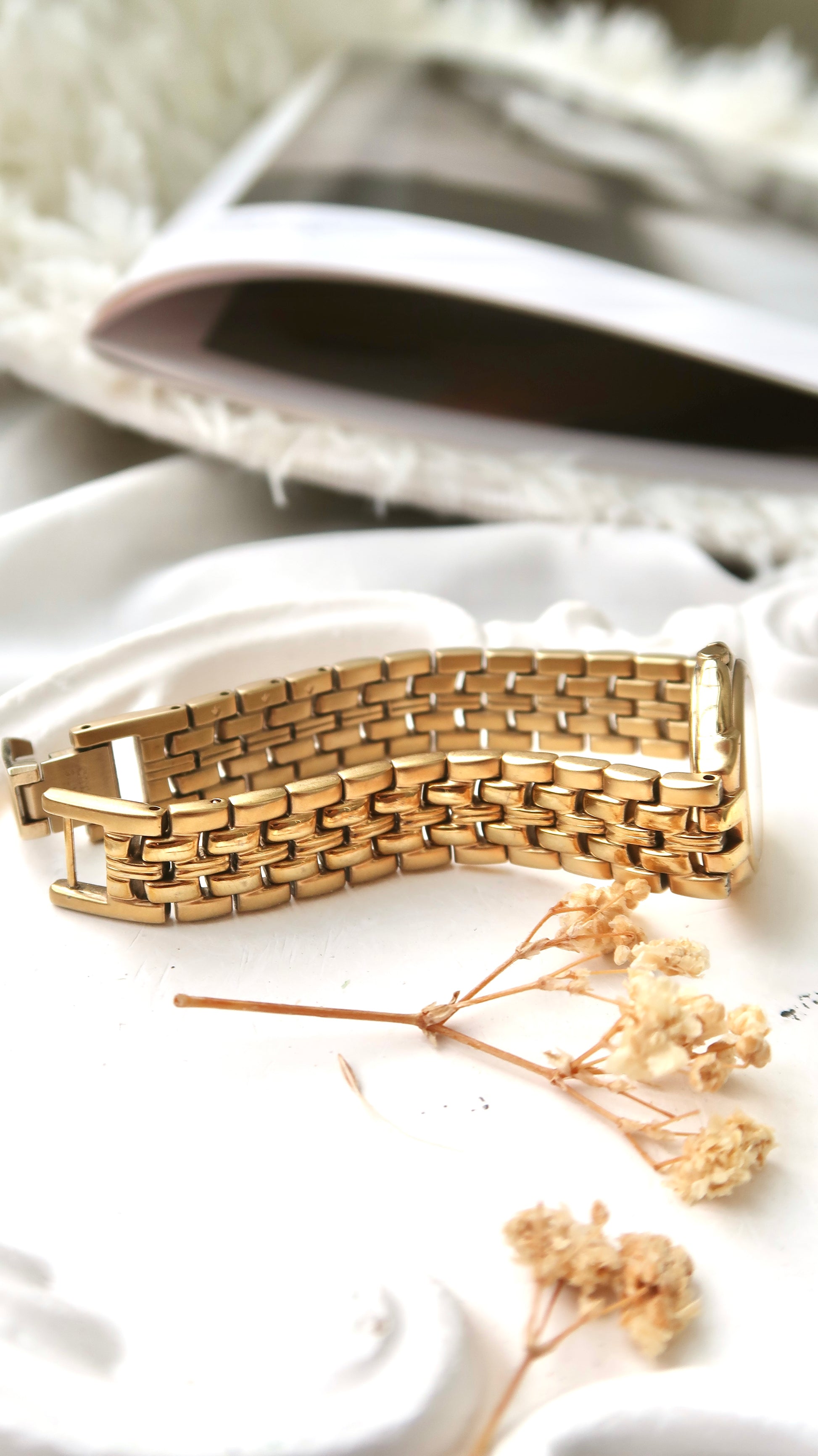 CTZ. Exceed Euros White Grey Round Dial with Gold Chain Watch