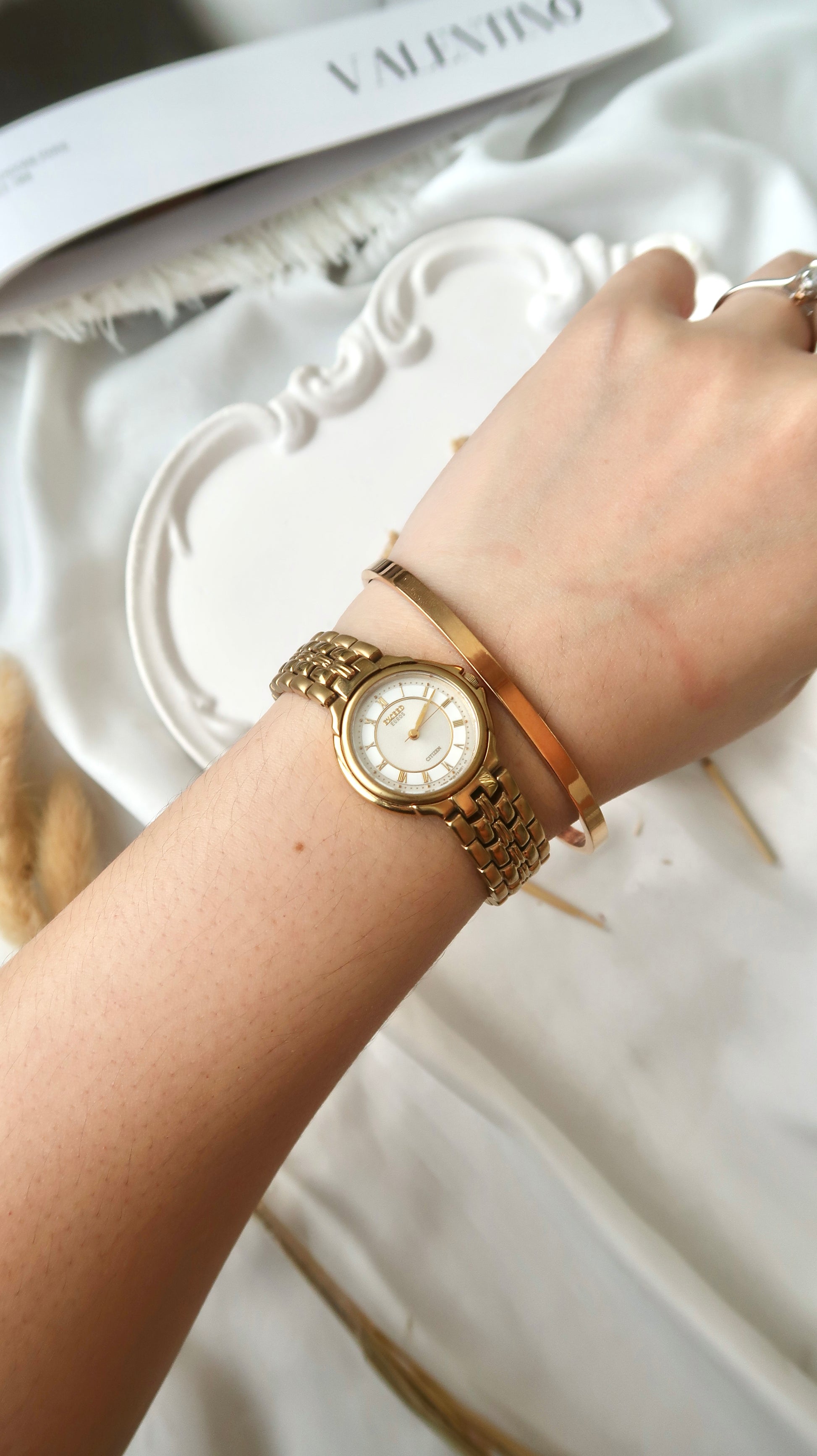 CTZ. Exceed Euros White Grey Round Dial with Gold Chain Watch