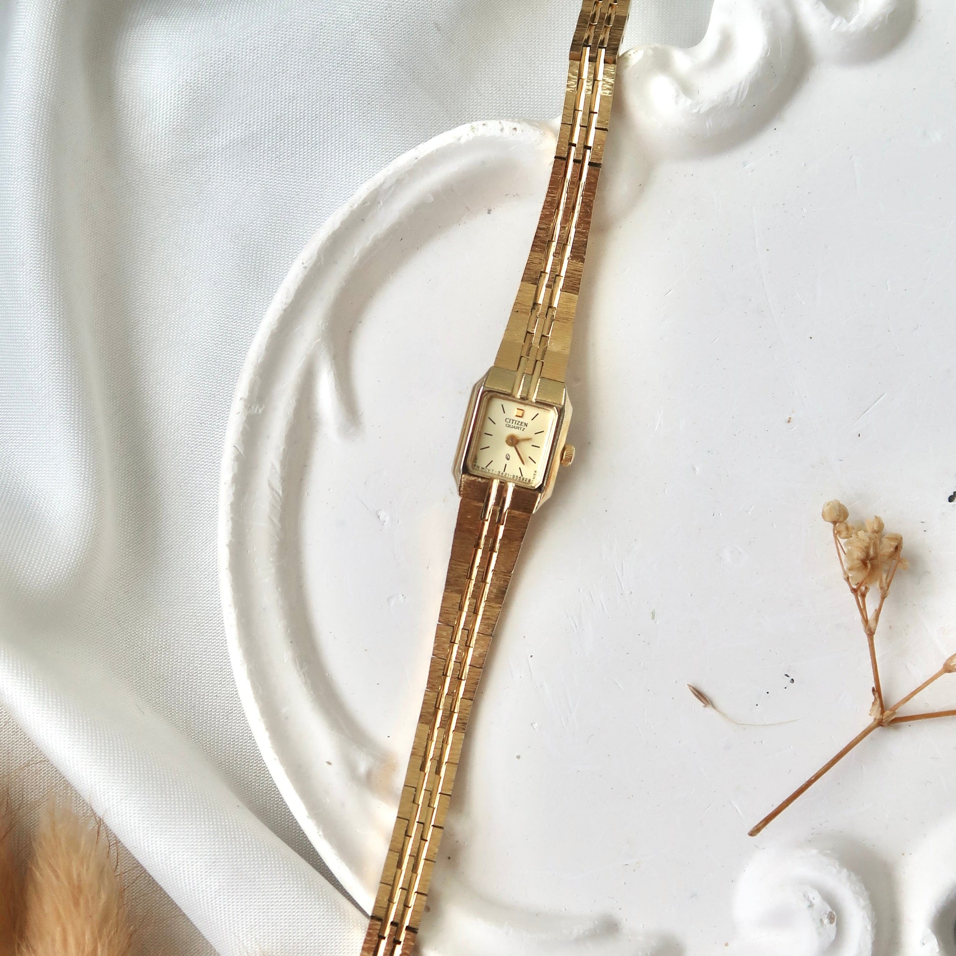 CTZ. x HIROB Gold Mini Square Dial with Gold Chain Watch