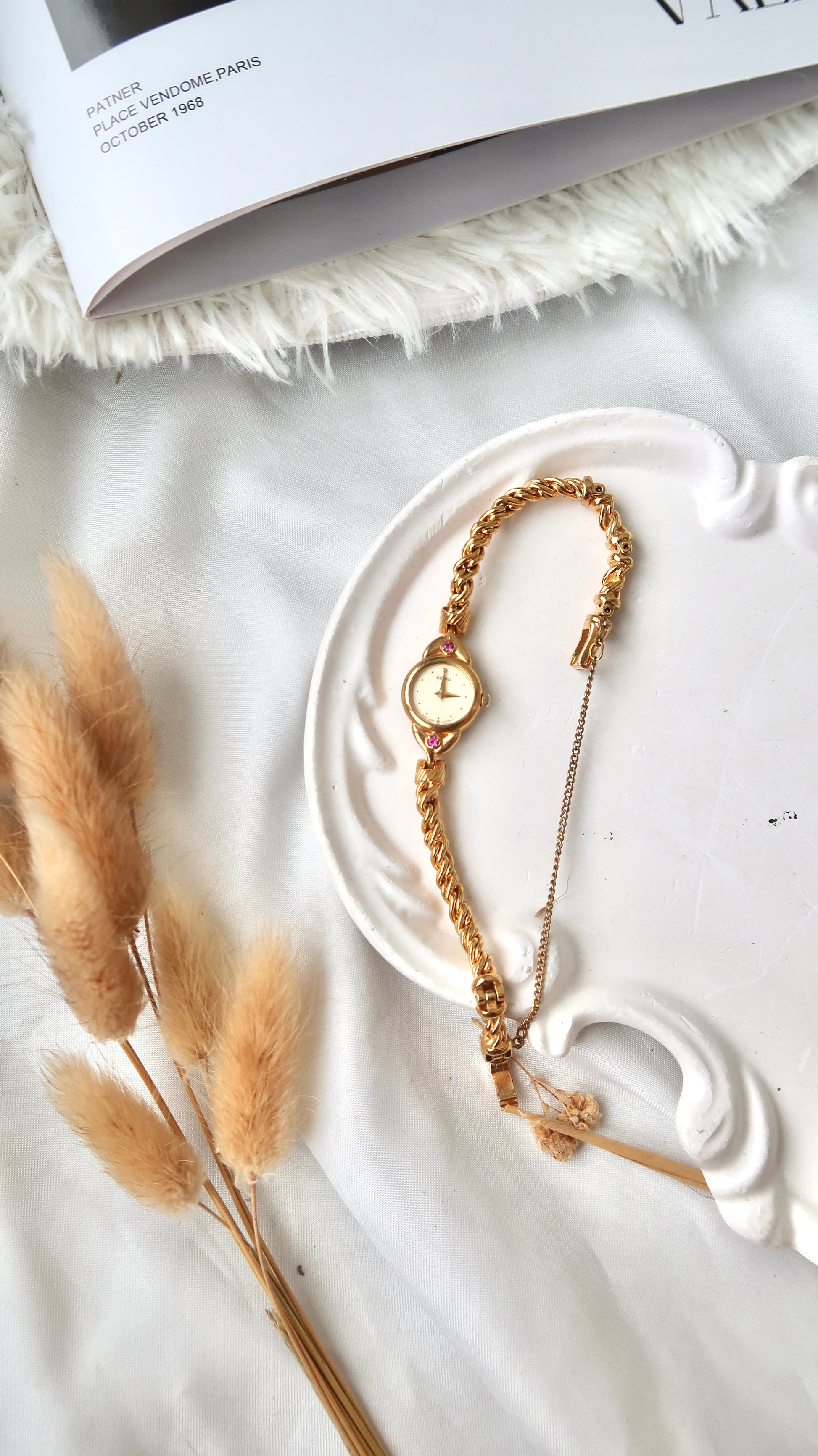 S. Gold Round 2P Pink Jewels Dial with Twist Gold Chain Watch