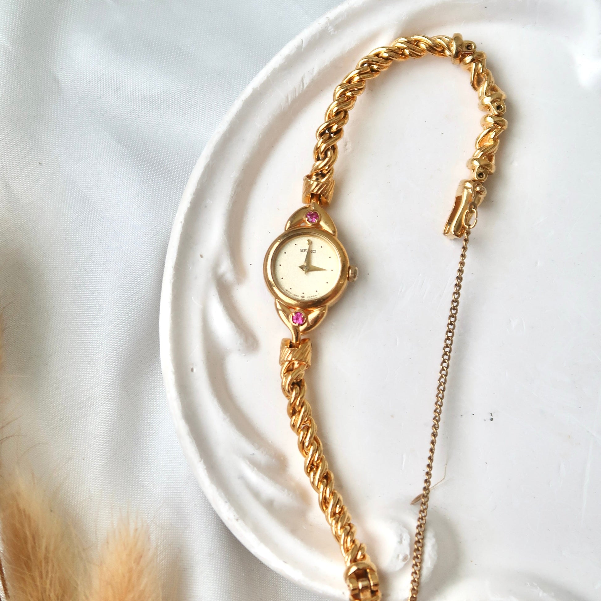 S. Gold Round 2P Pink Jewels Dial with Twist Gold Chain Watch