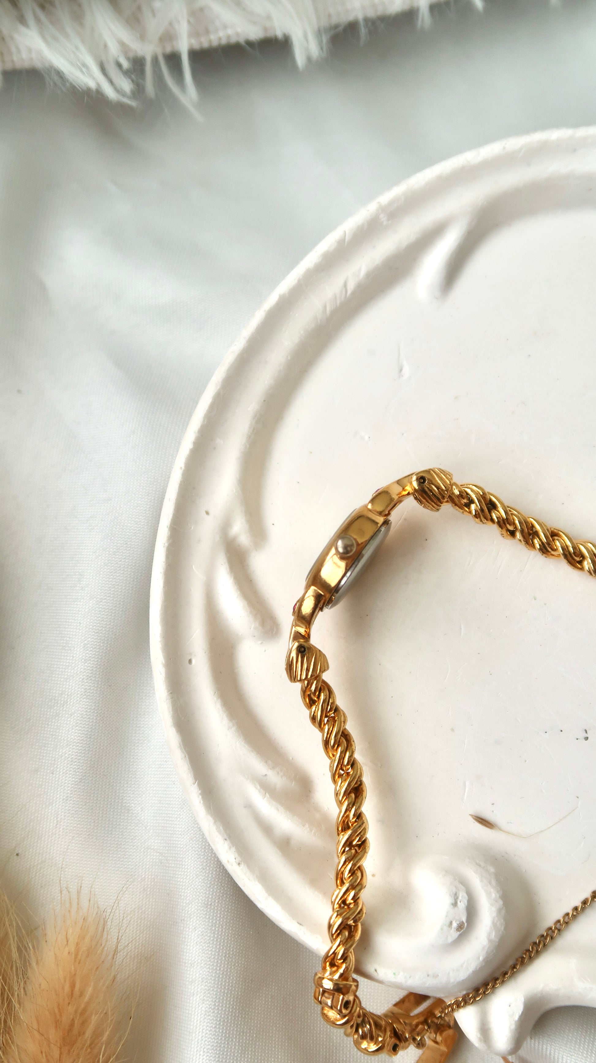 S. Gold Round 2P Pink Jewels Dial with Twist Gold Chain Watch