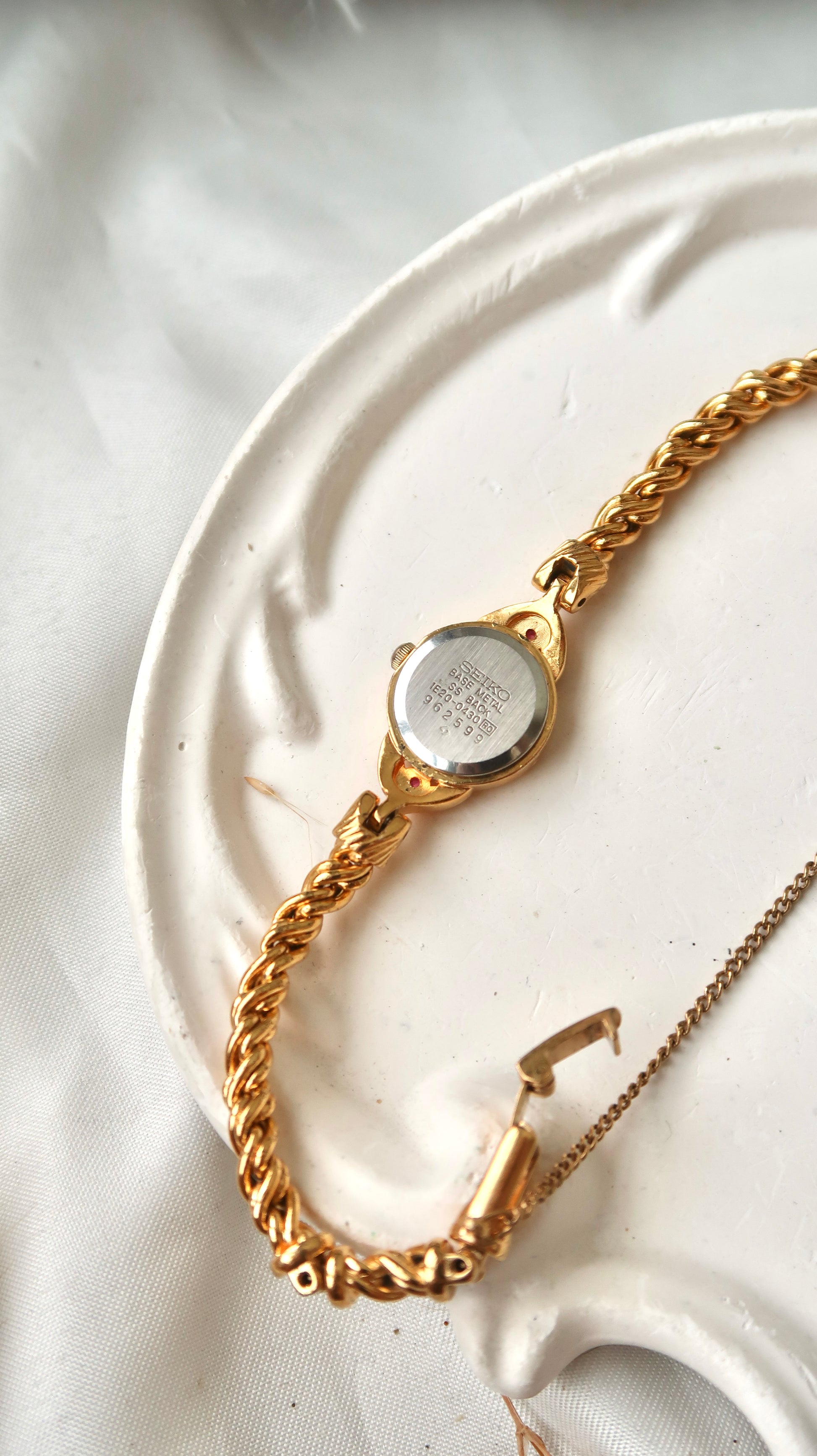 S. Gold Round 2P Pink Jewels Dial with Twist Gold Chain Watch