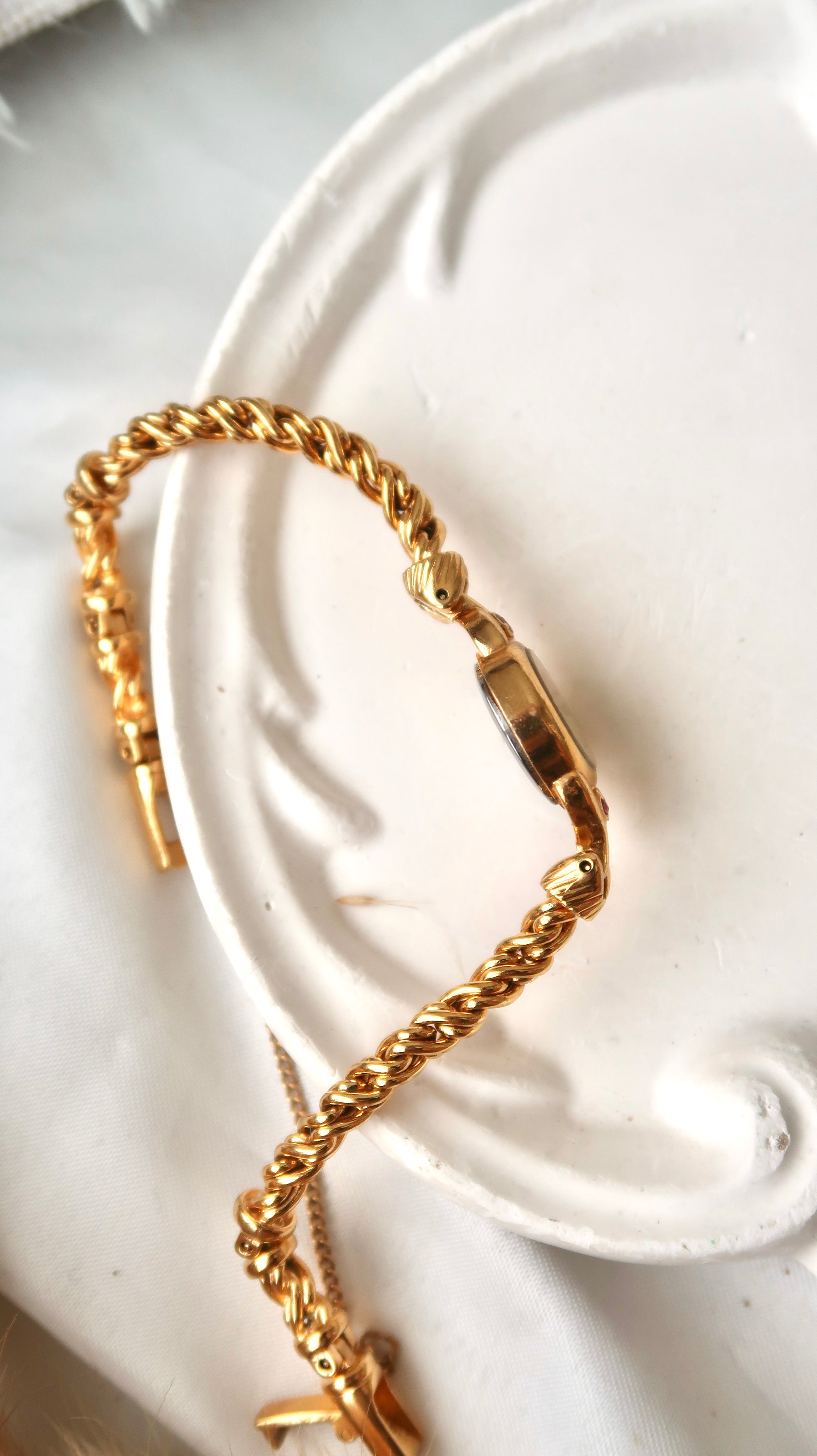 S. Gold Round 2P Pink Jewels Dial with Twist Gold Chain Watch