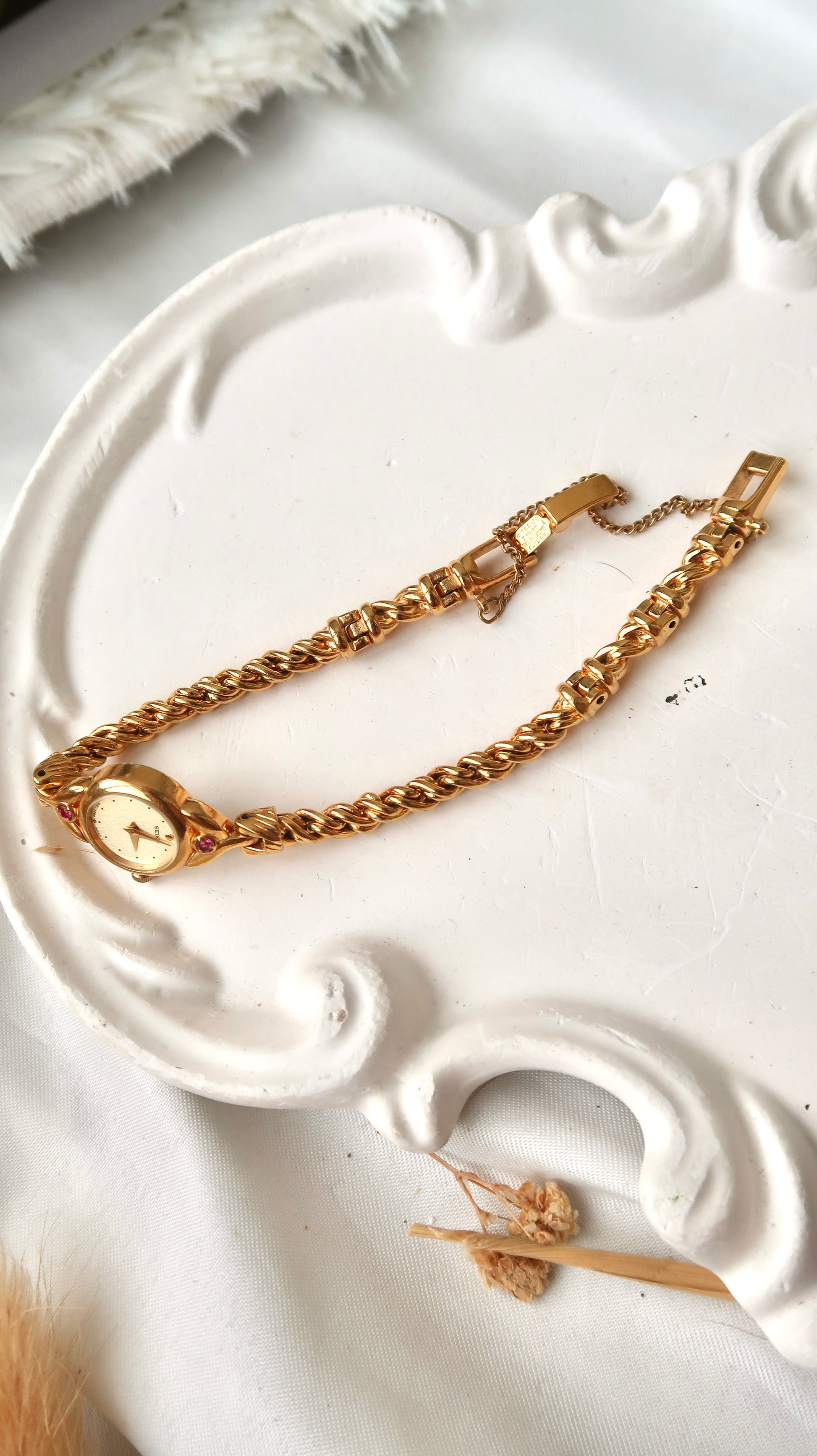 S. Gold Round 2P Pink Jewels Dial with Twist Gold Chain Watch