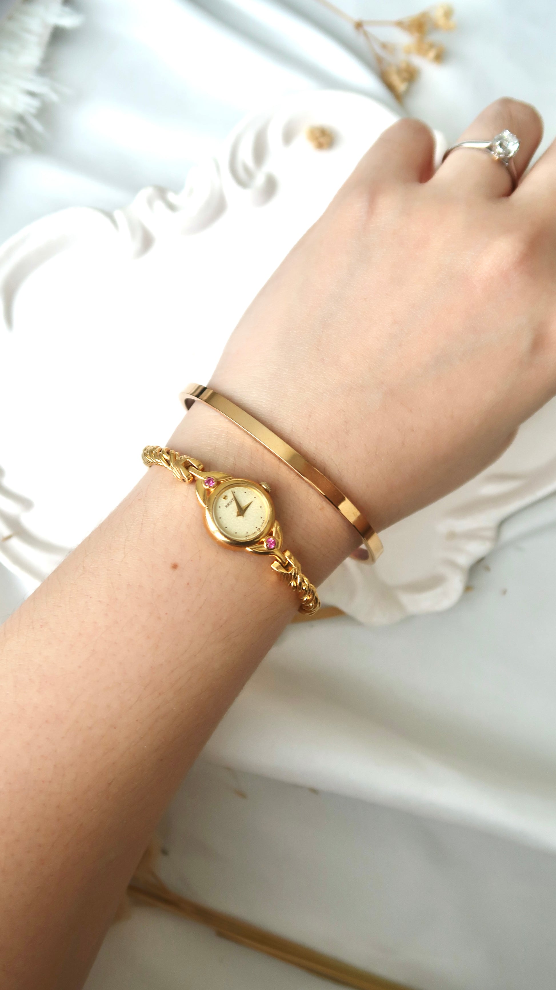 S. Gold Round 2P Pink Jewels Dial with Twist Gold Chain Watch