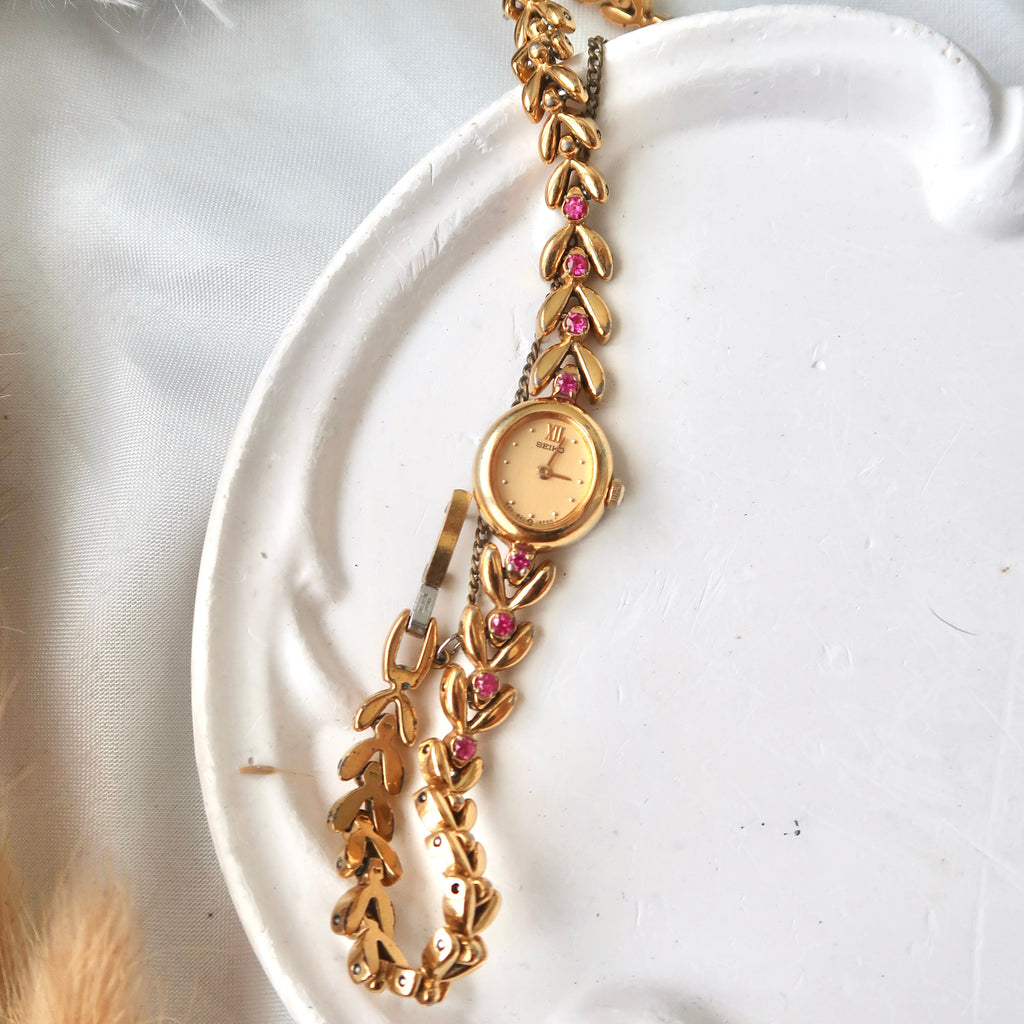 S. Gold Round Dial with Gold Chain & 8P Pink Jewels Watch