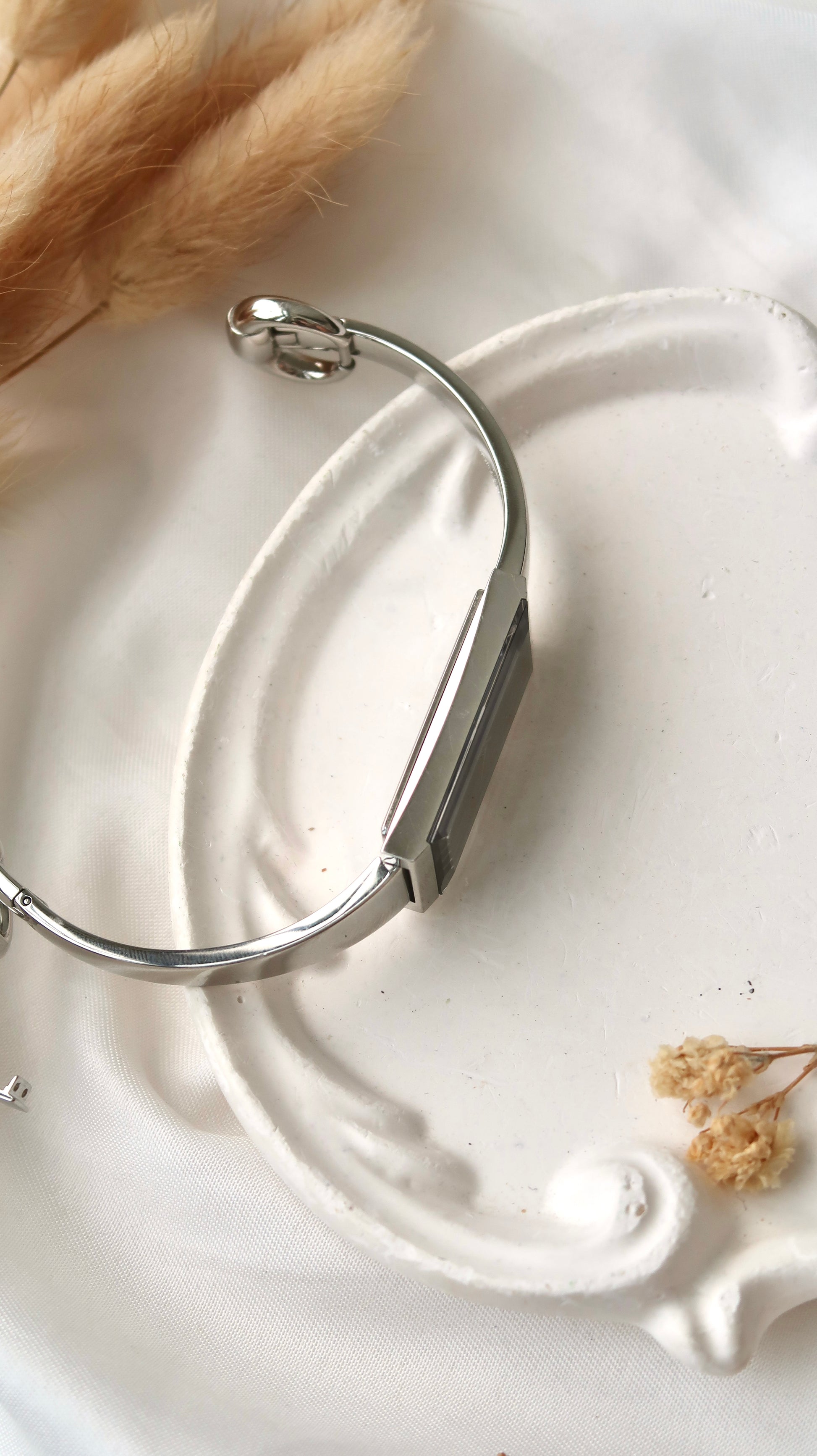 [WITH BOX] Gc. Black Patterned Rect Dial Silver Bangle Watch