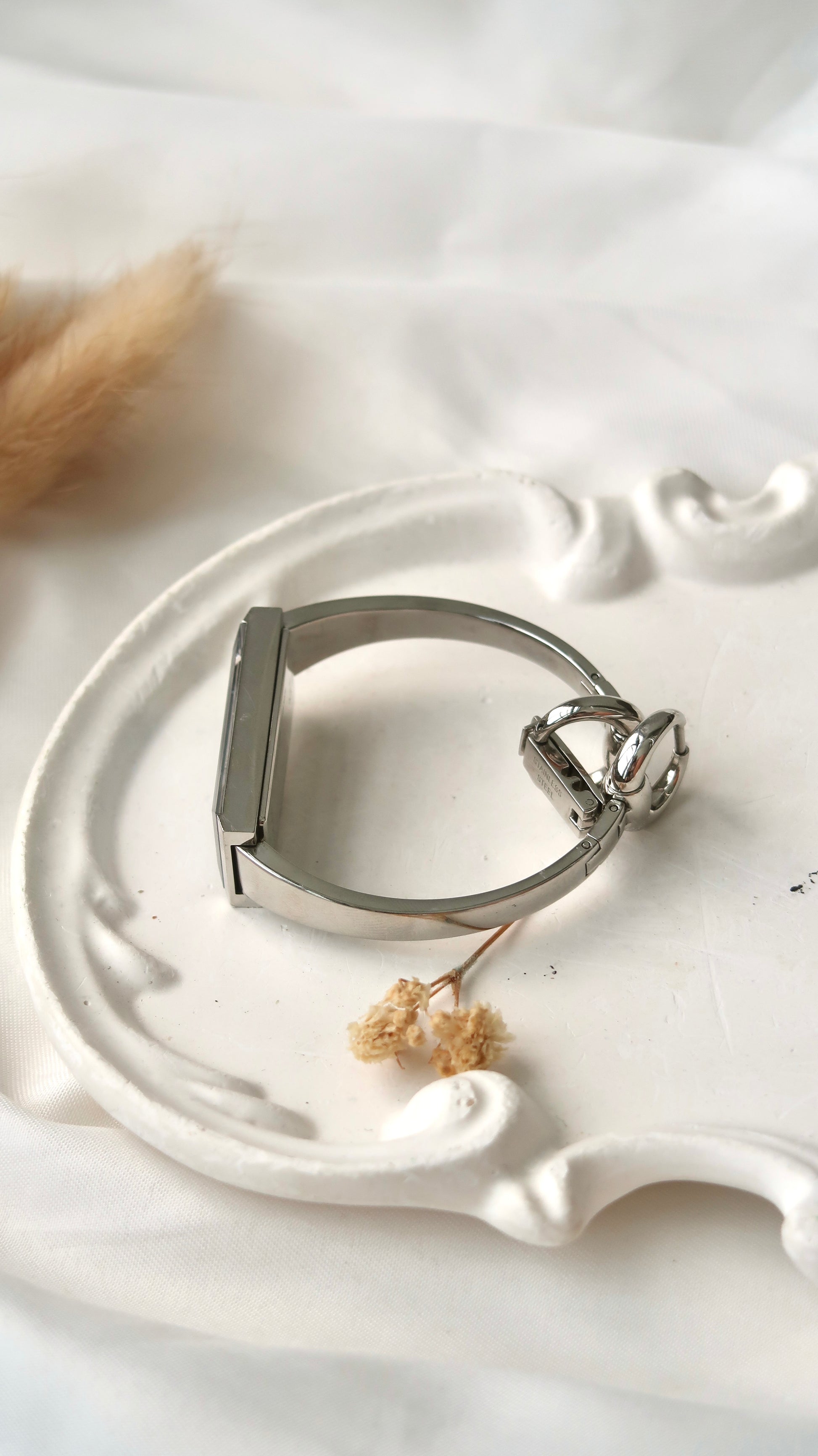 [WITH BOX] Gc. Black Patterned Rect Dial Silver Bangle Watch