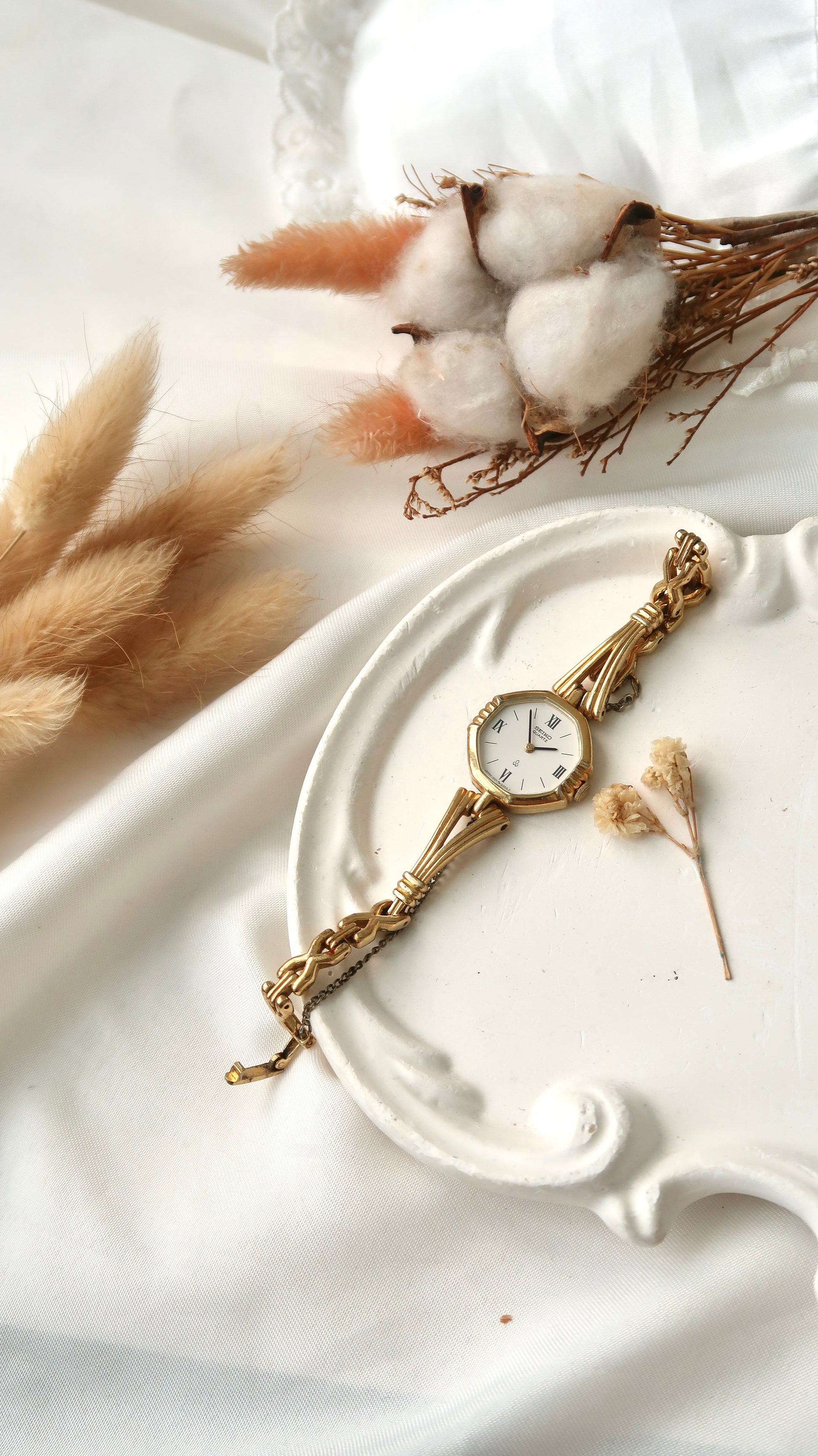 S. White Octagon Dial with Gold Chain Watch