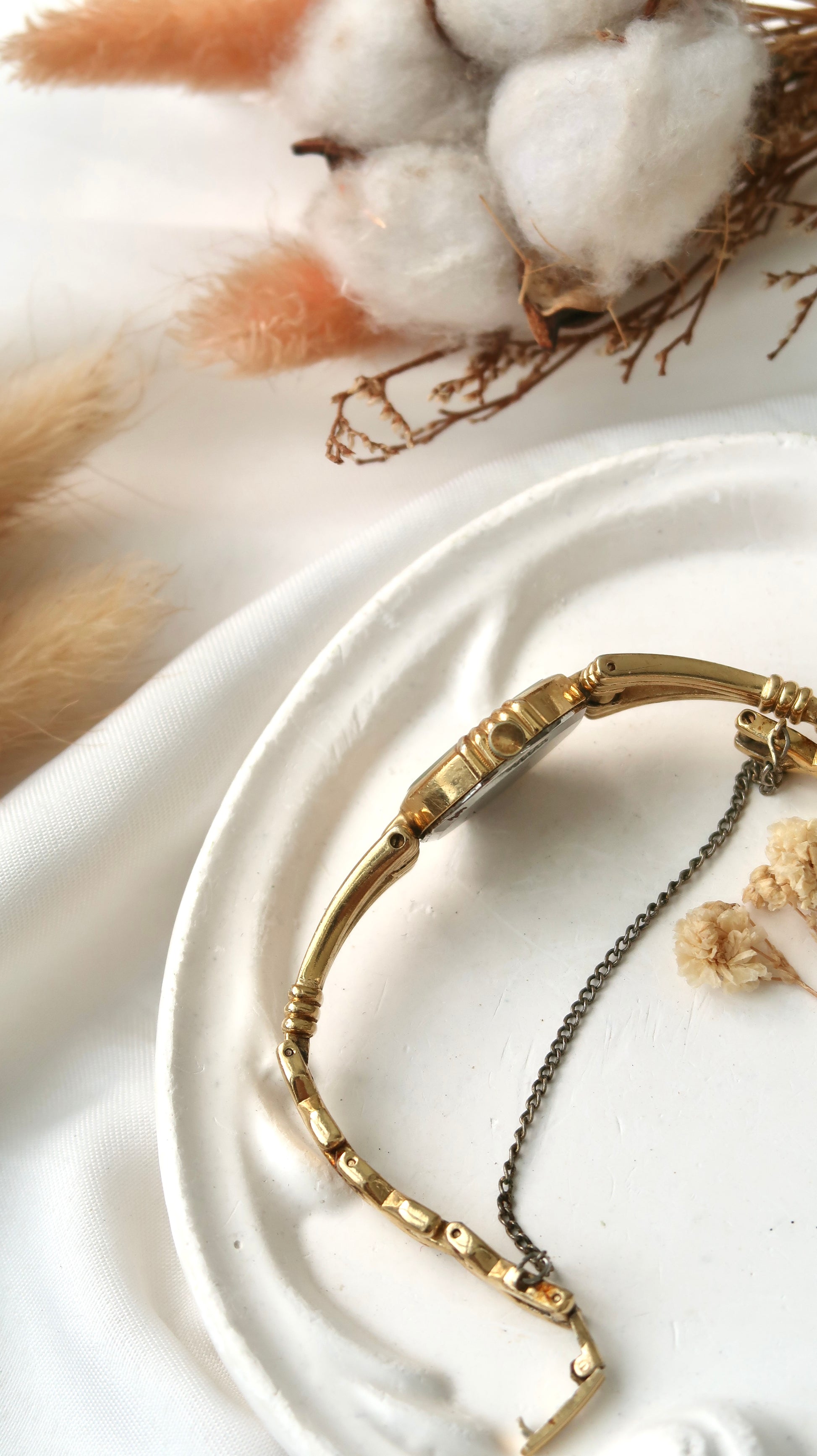 S. White Octagon Dial with Gold Chain Watch