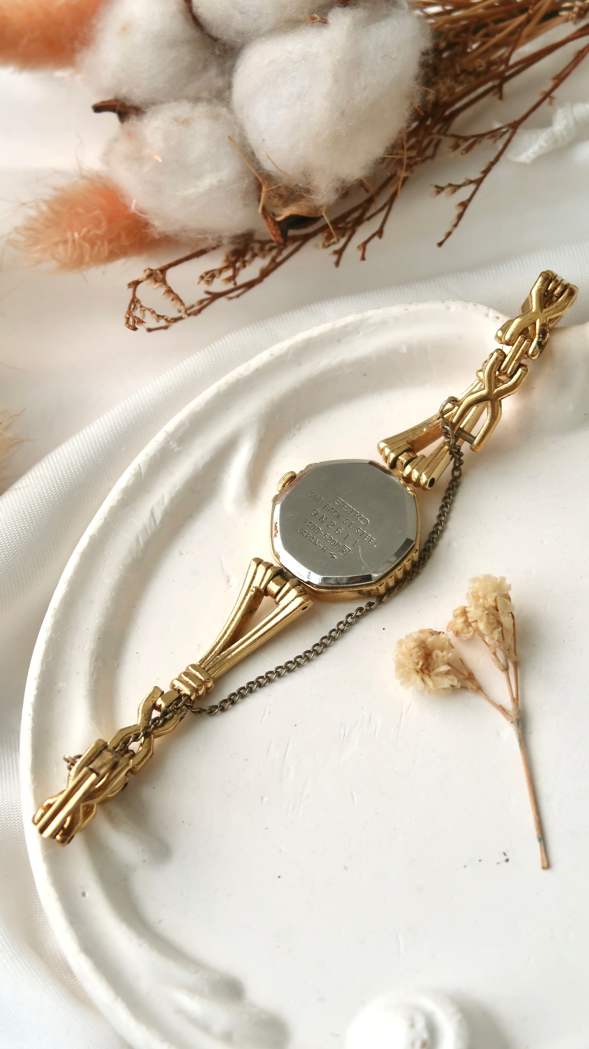 S. White Octagon Dial with Gold Chain Watch