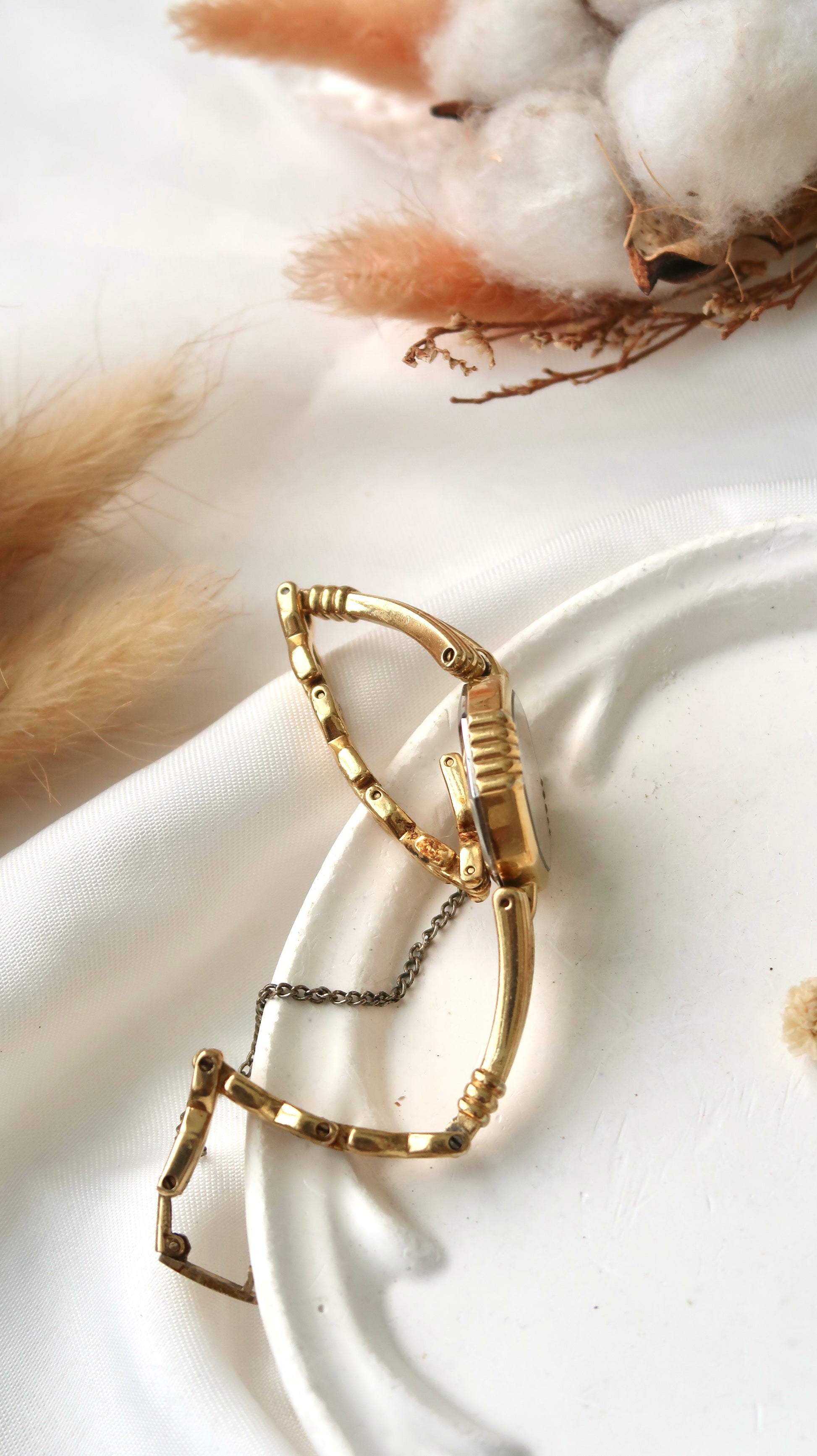 S. White Octagon Dial with Gold Chain Watch