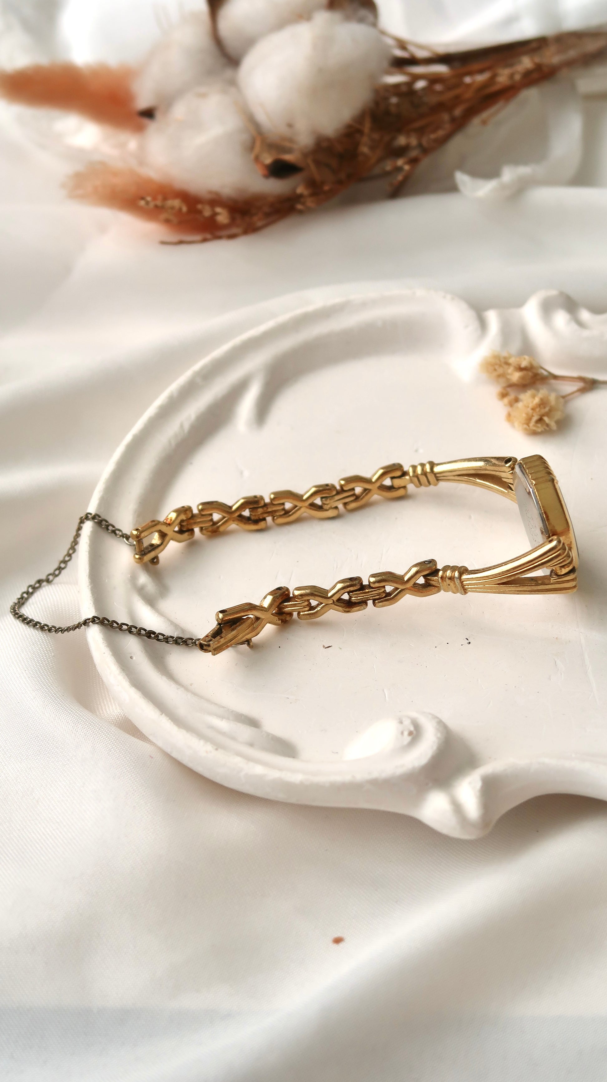 S. White Octagon Dial with Gold Chain Watch