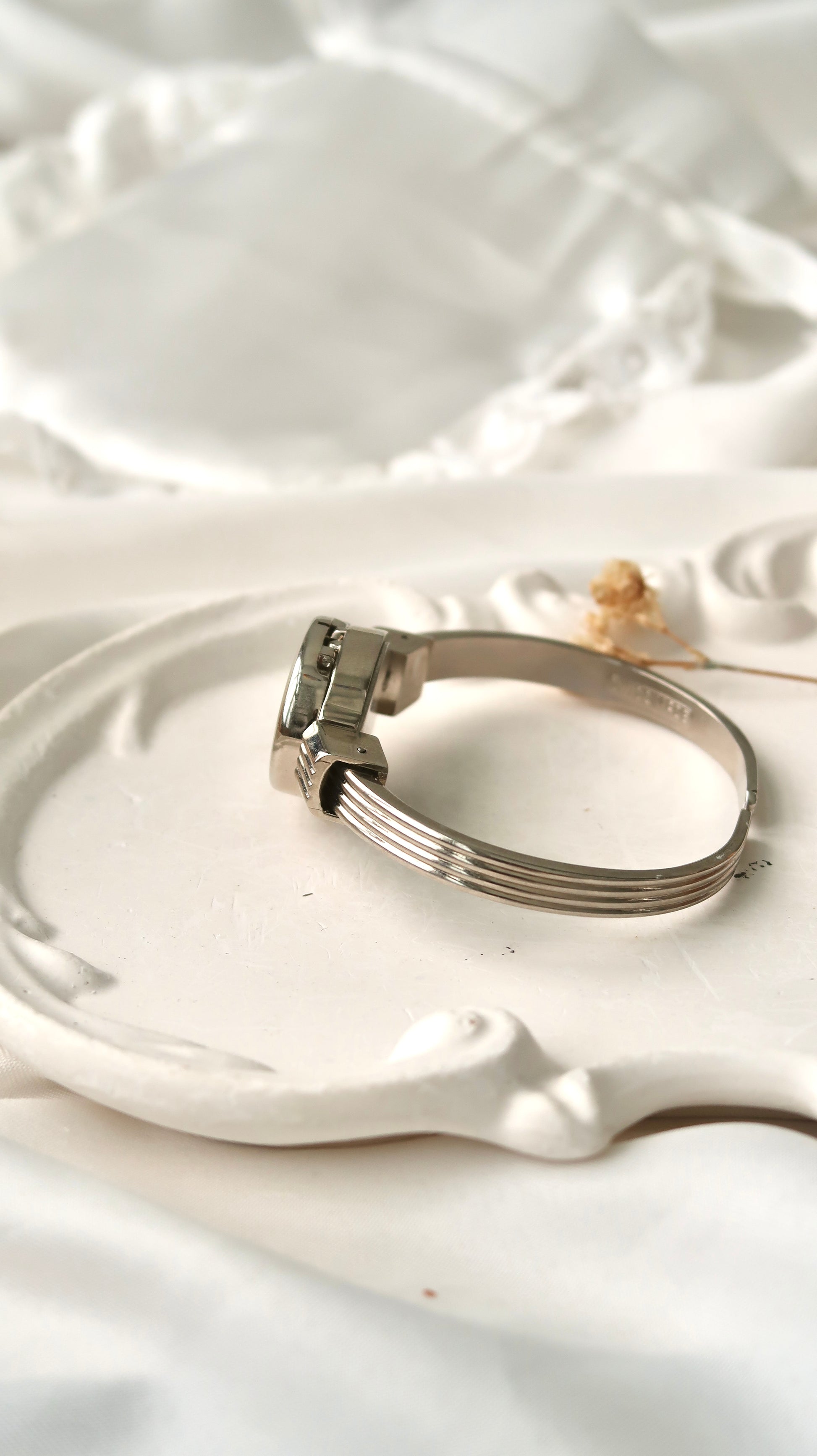 A.M. White Blue Sculpture Silver Bangle Watch