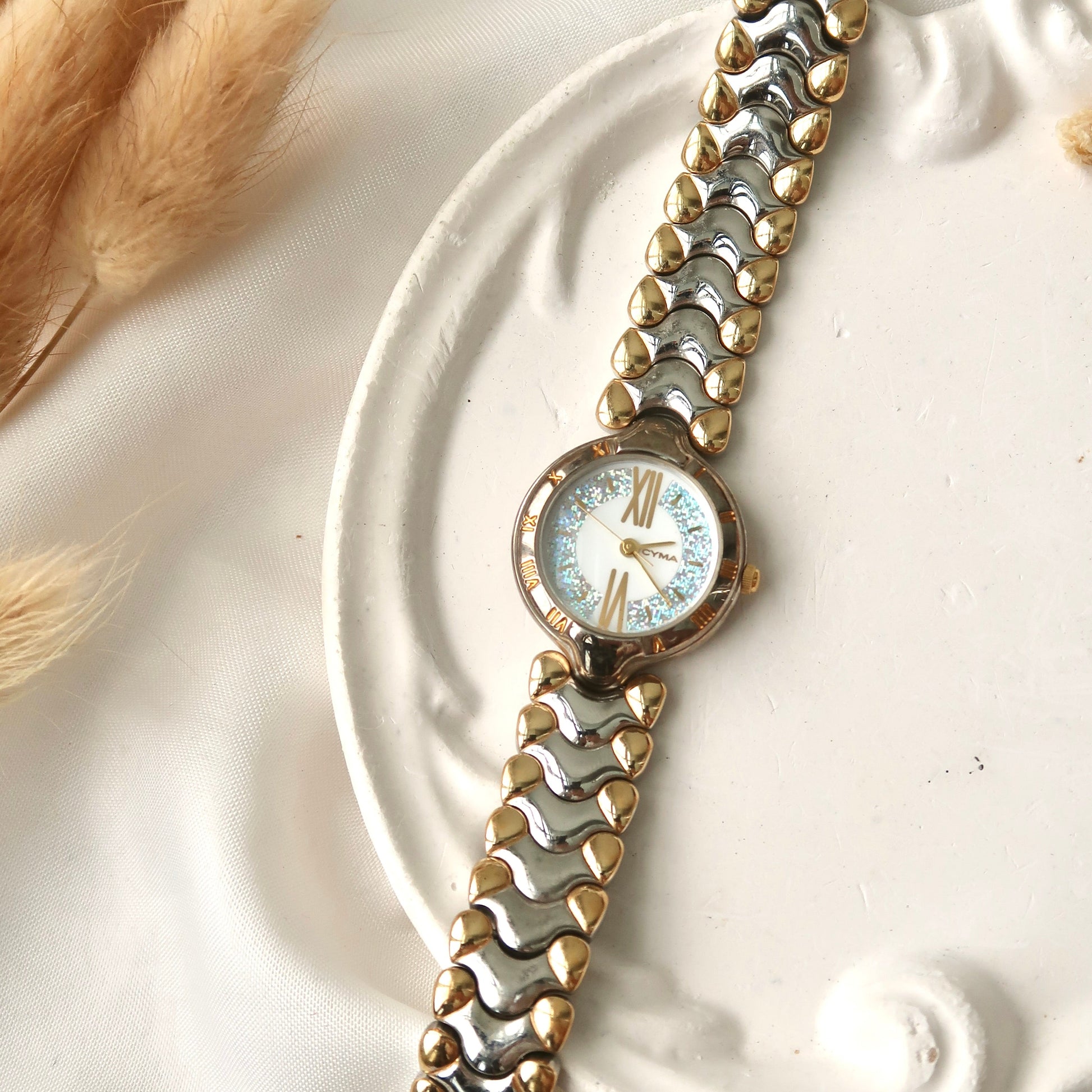 CY. White Glitter Blue Round Dial with Two Tone Chain Watch
