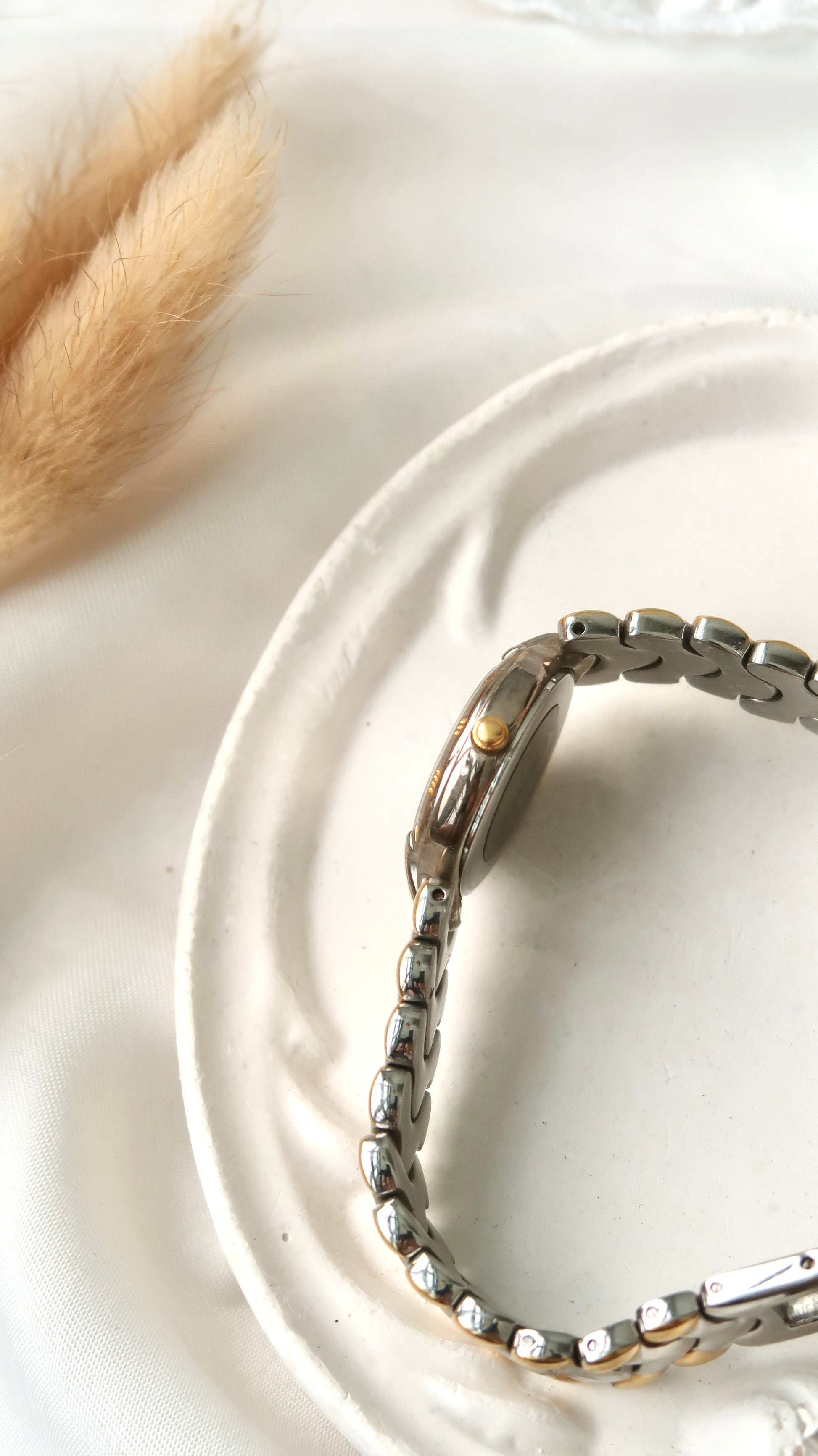 CY. White Glitter Blue Round Dial with Two Tone Chain Watch