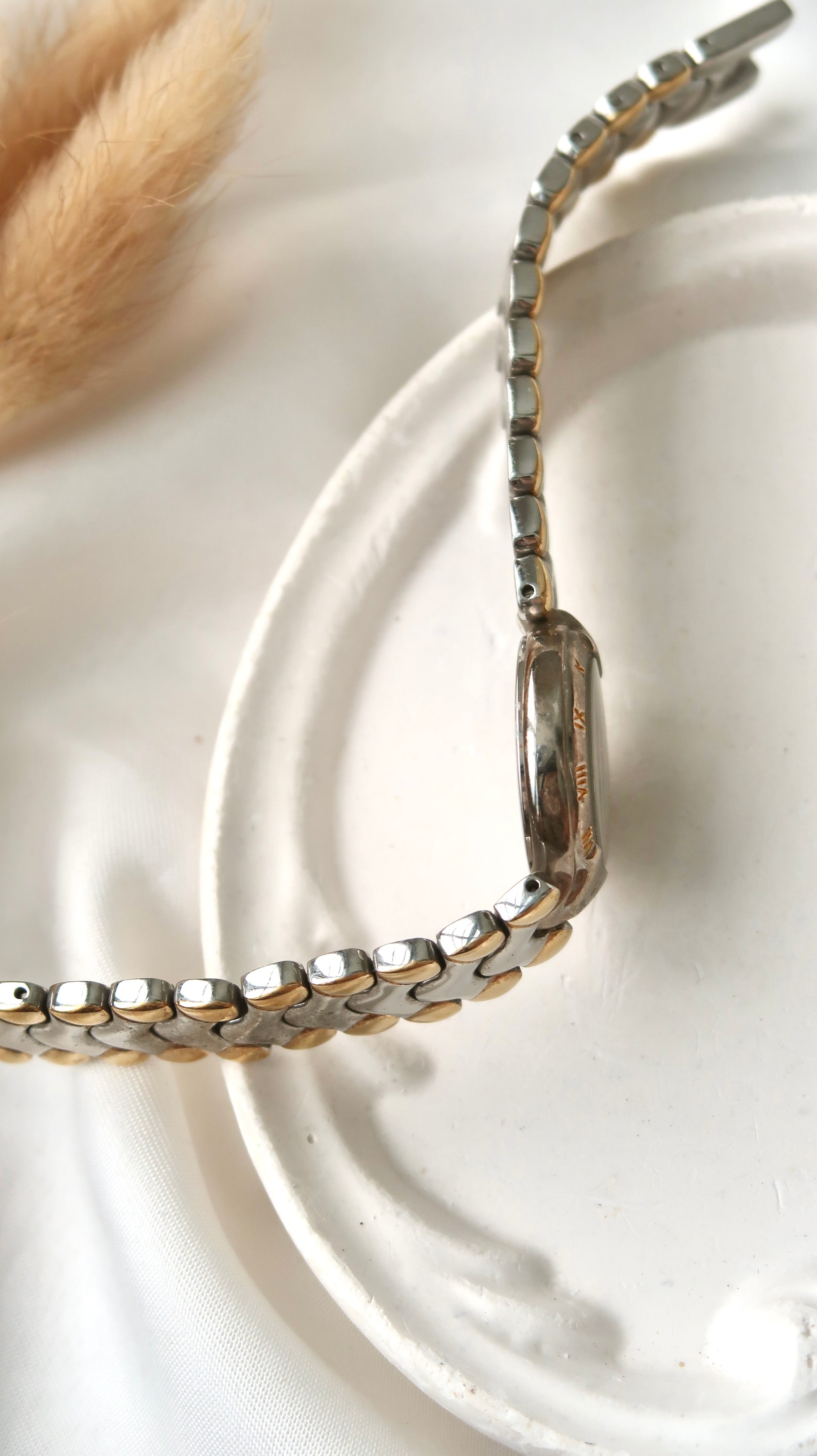 CY. White Glitter Blue Round Dial with Two Tone Chain Watch