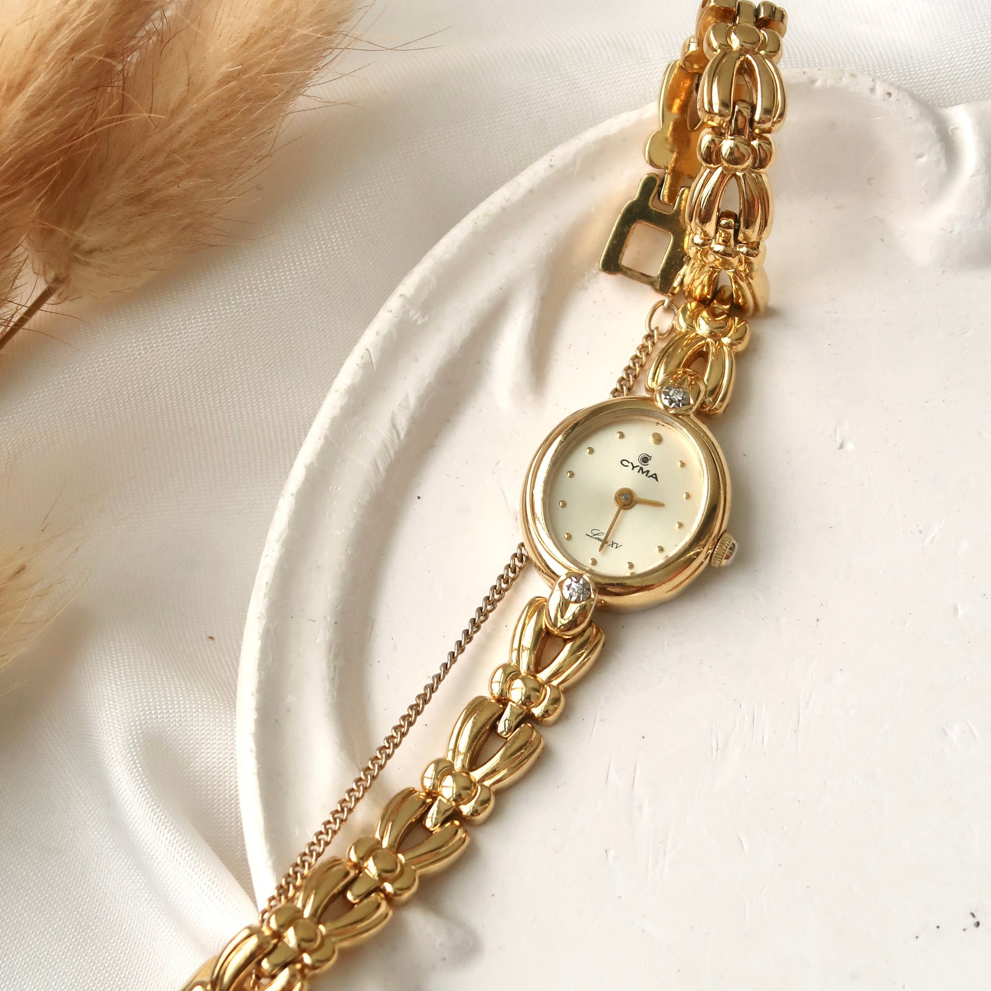 CY. Beige Oval 2P Diamond with Gold Chain Watch