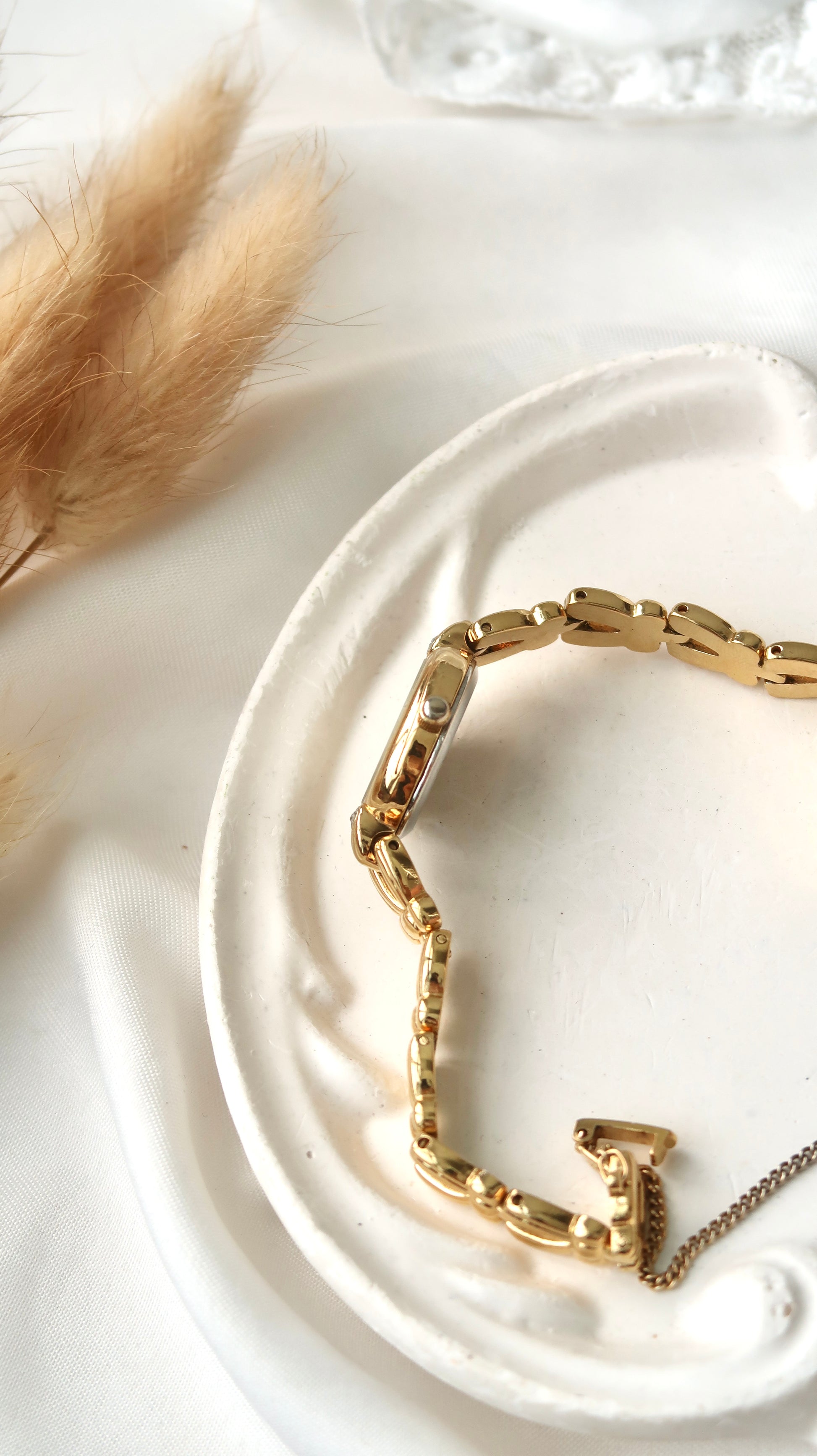 CY. Beige Oval 2P Diamond with Gold Chain Watch