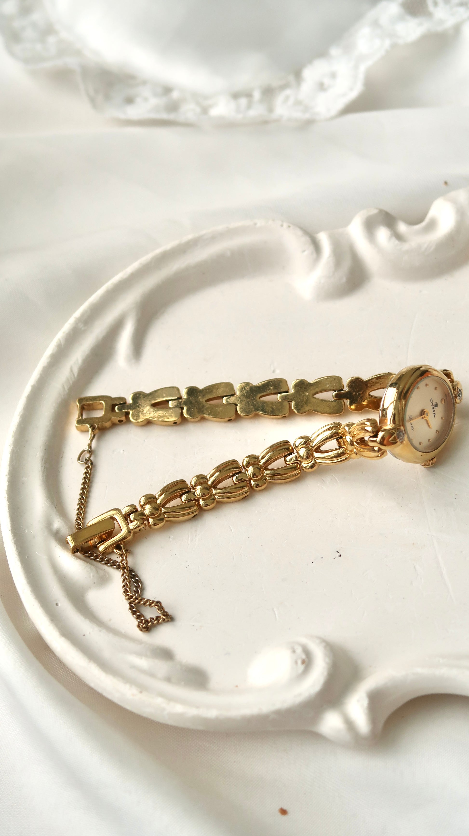 CY. Beige Oval 2P Diamond with Gold Chain Watch