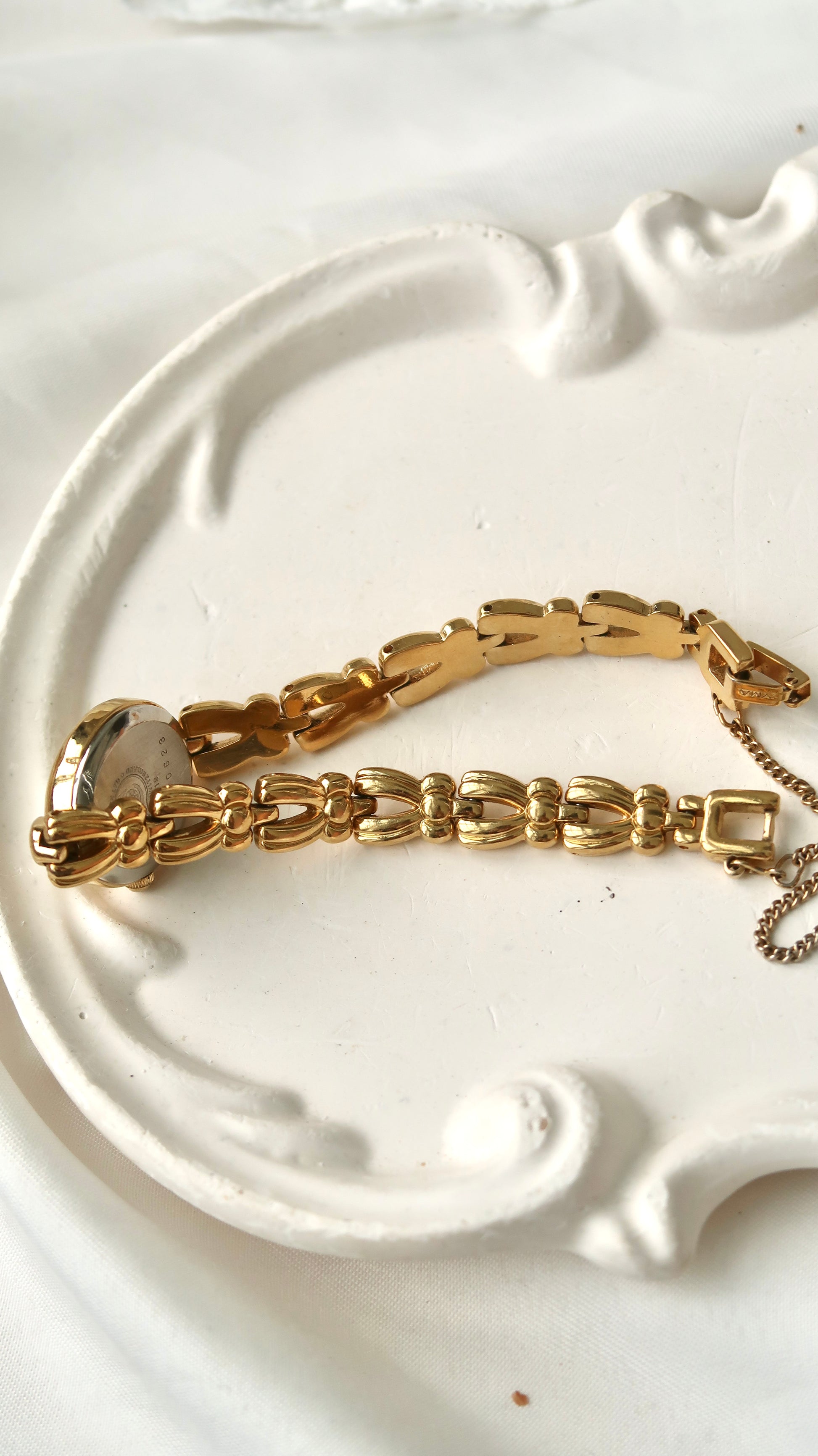 CY. Beige Oval 2P Diamond with Gold Chain Watch