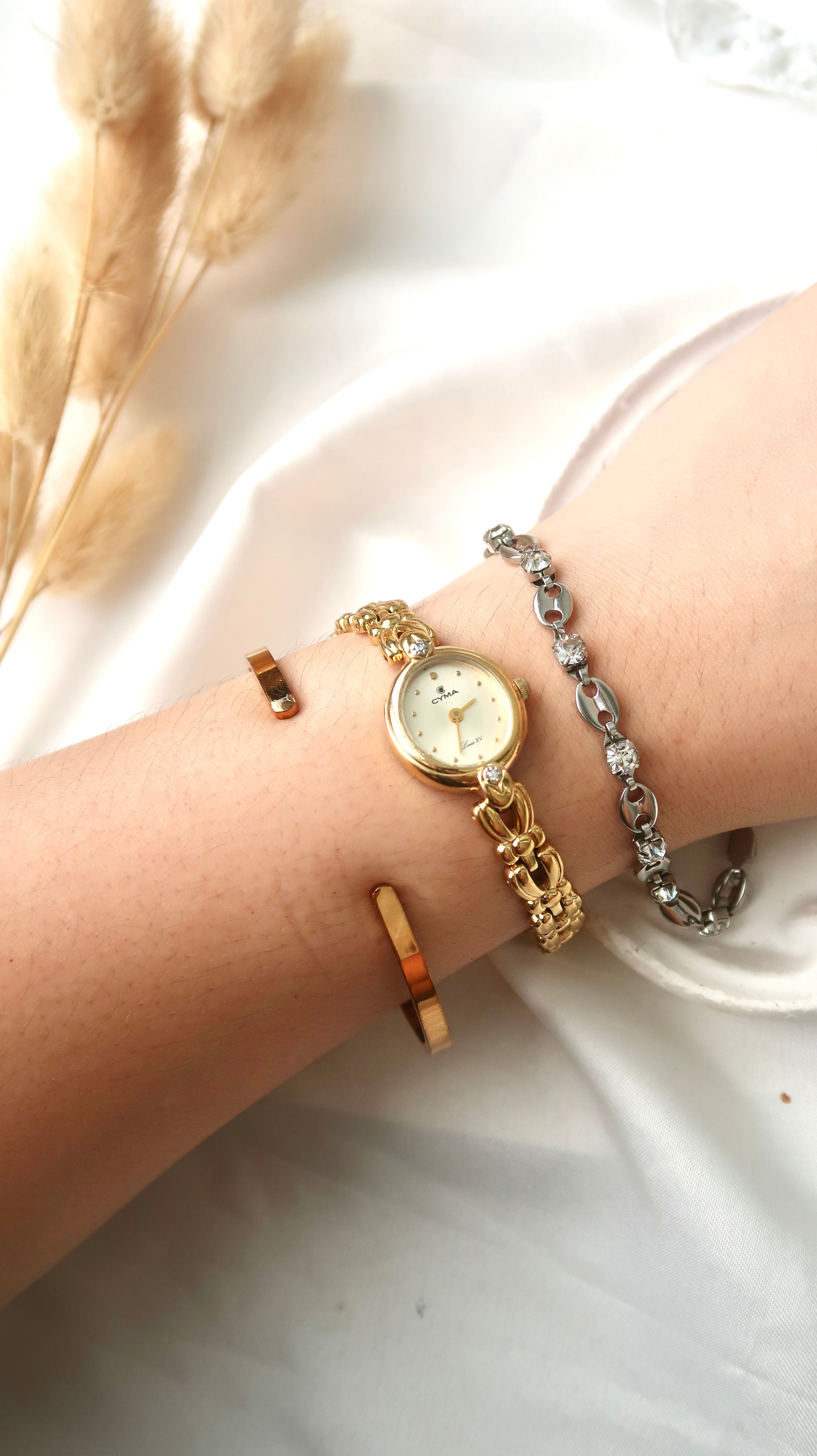 CY. Beige Oval 2P Diamond with Gold Chain Watch