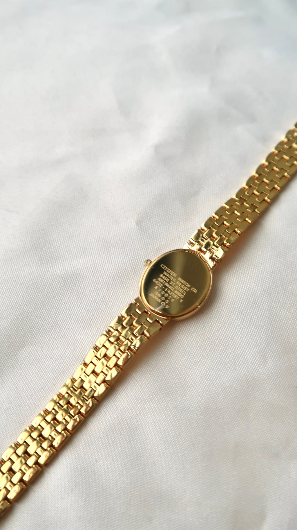 [WITH BOX] CTZ. Exceed 12P Diamonds Oval Gold Dial with Gold Chain Watch