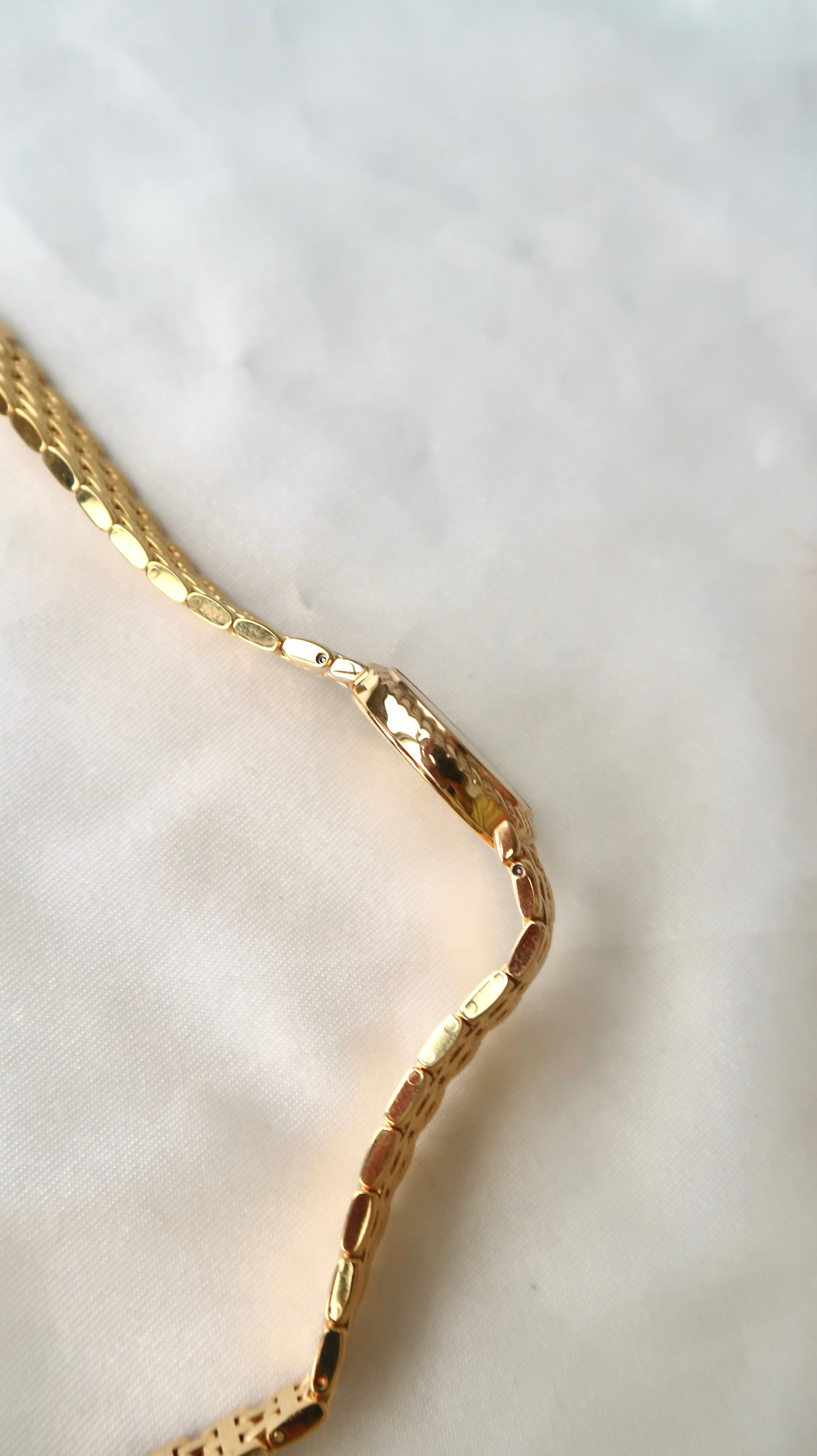 [WITH BOX] CTZ. Exceed 12P Diamonds Oval Gold Dial with Gold Chain Watch