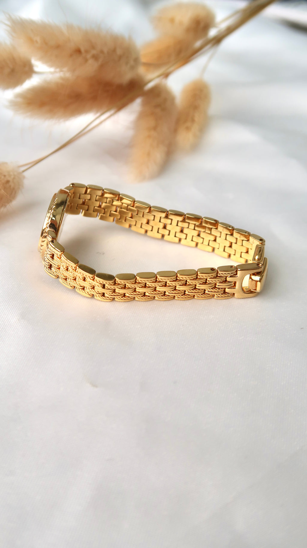 [WITH BOX] CTZ. Exceed 12P Diamonds Oval Gold Dial with Gold Chain Watch