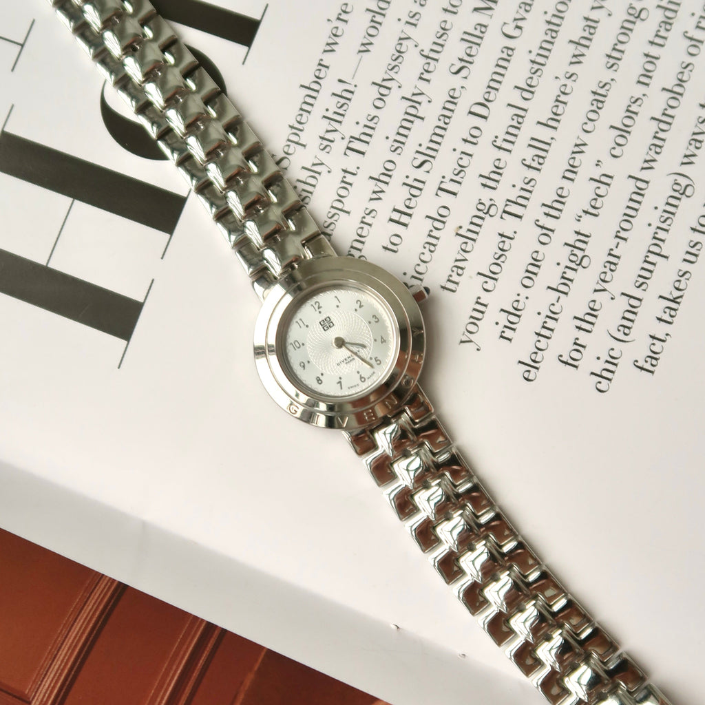 [WITH BOX] GV. Silver Round Dial with Silver Chain Watch