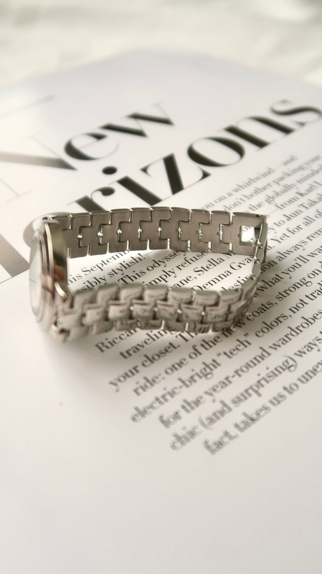 [WITH BOX] GV. Silver Round Dial with Silver Chain Watch