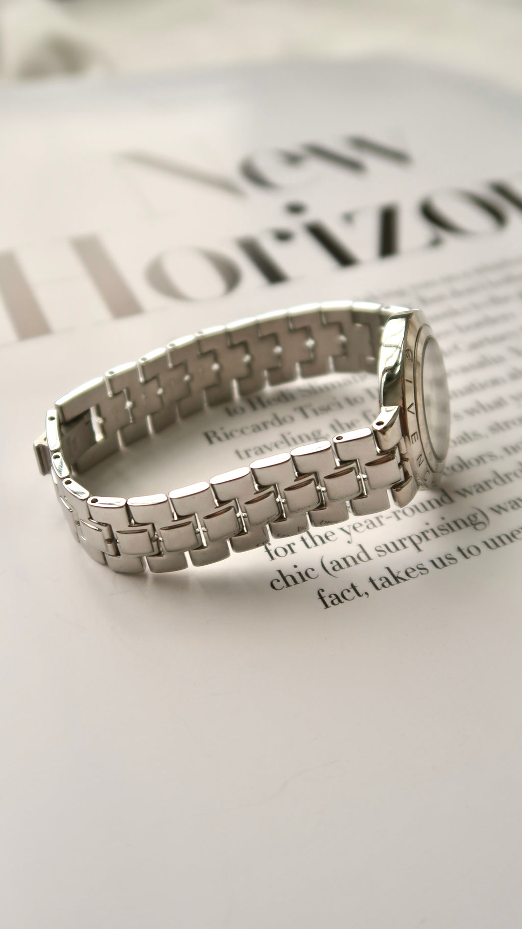 [WITH BOX] GV. Silver Round Dial with Silver Chain Watch