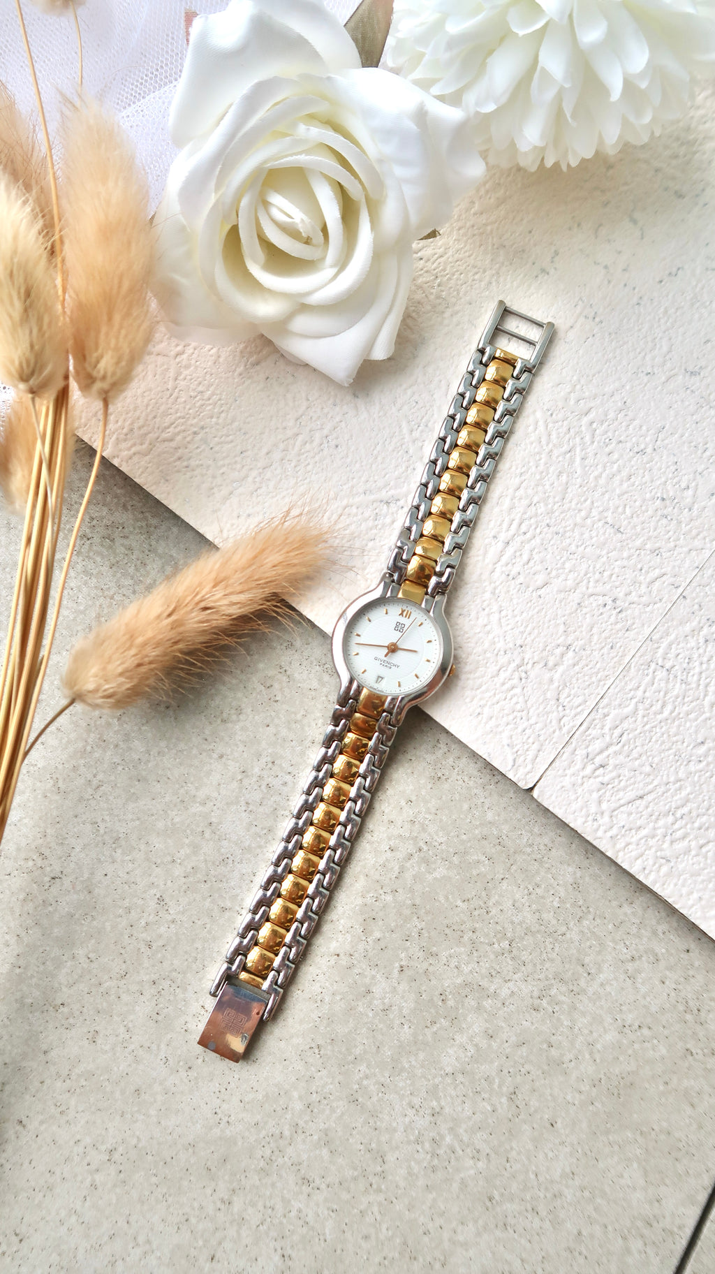 GV. White Round Dial with Two Tone Chain Watch