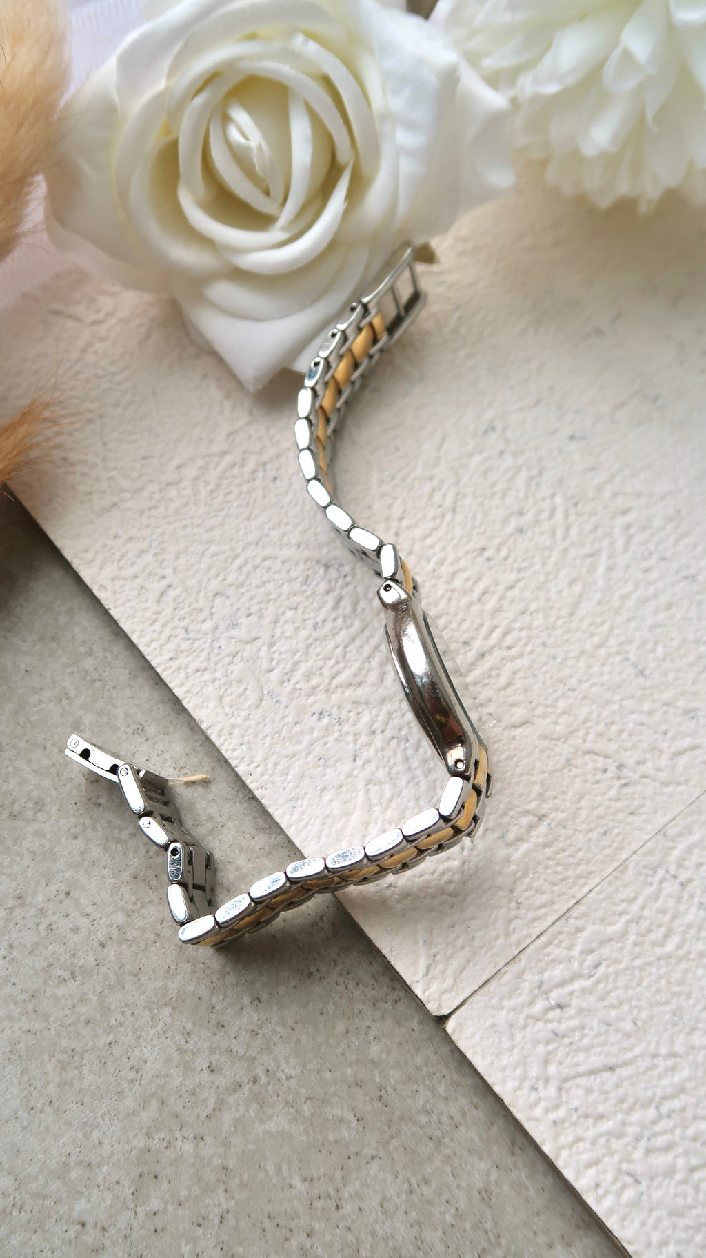 GV. White Round Dial with Two Tone Chain Watch
