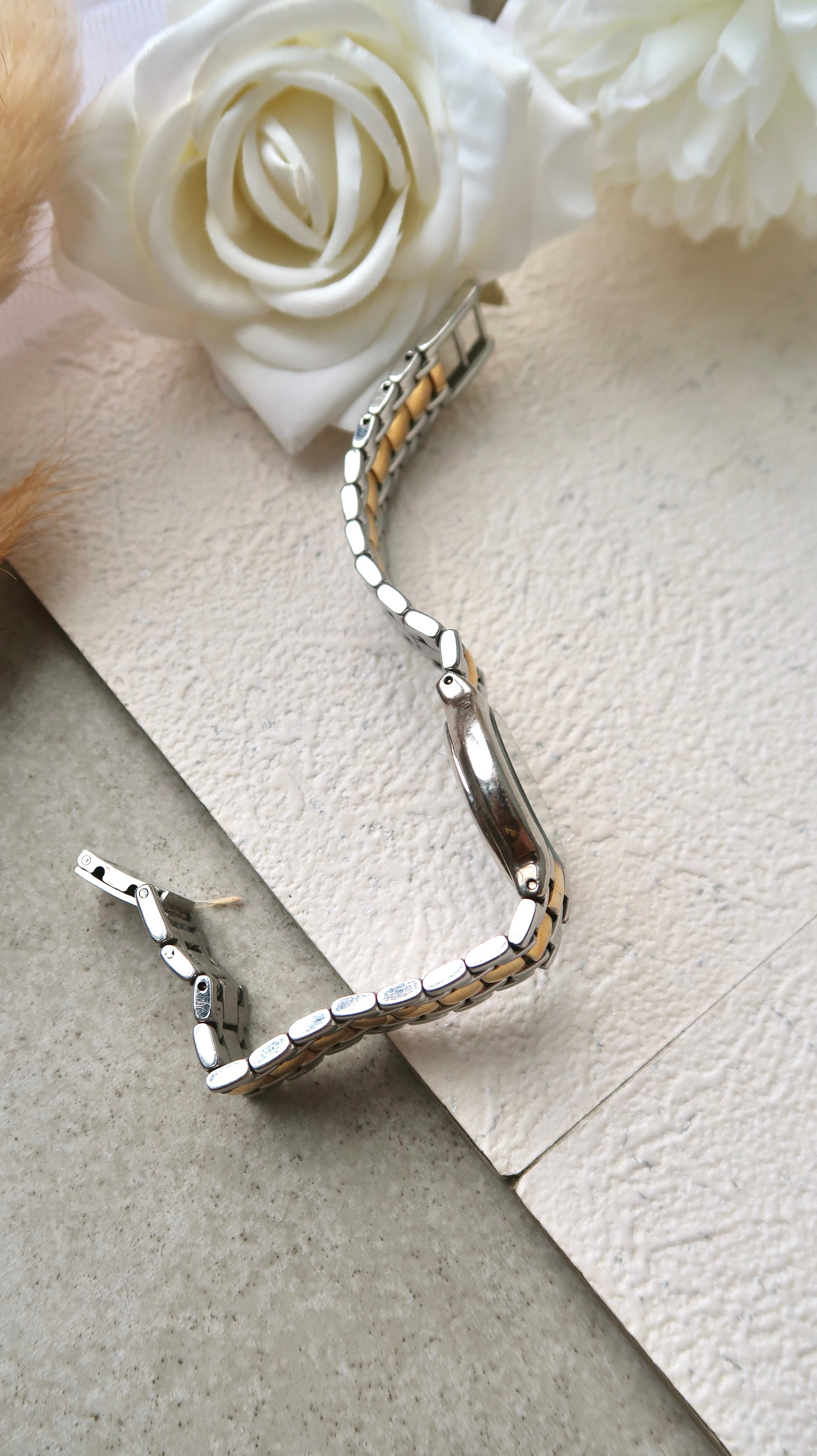 GV. White Round Dial with Two Tone Chain Watch