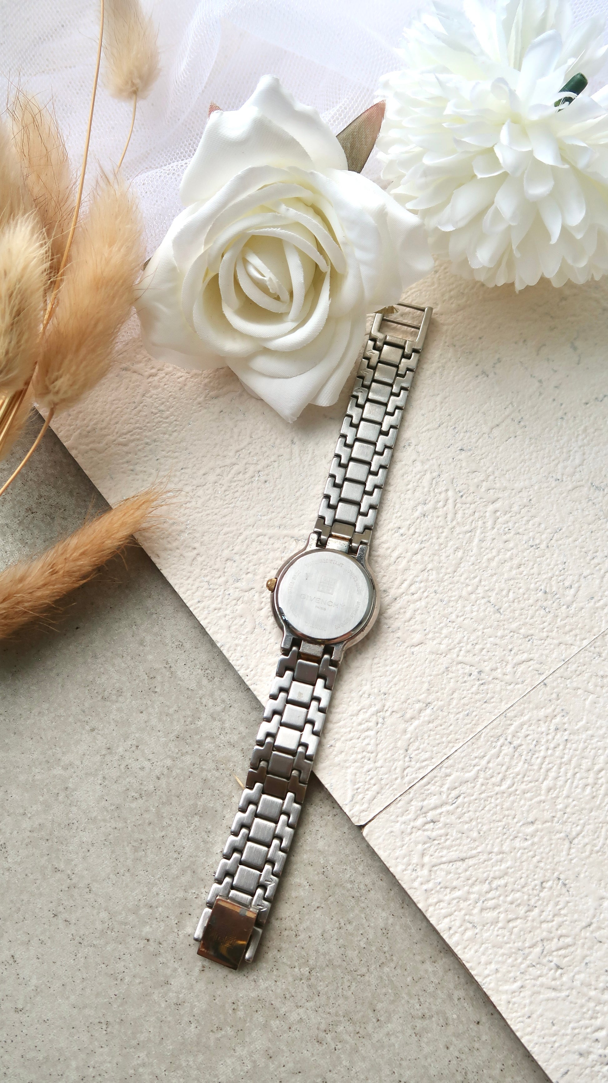 GV. White Round Dial with Two Tone Chain Watch