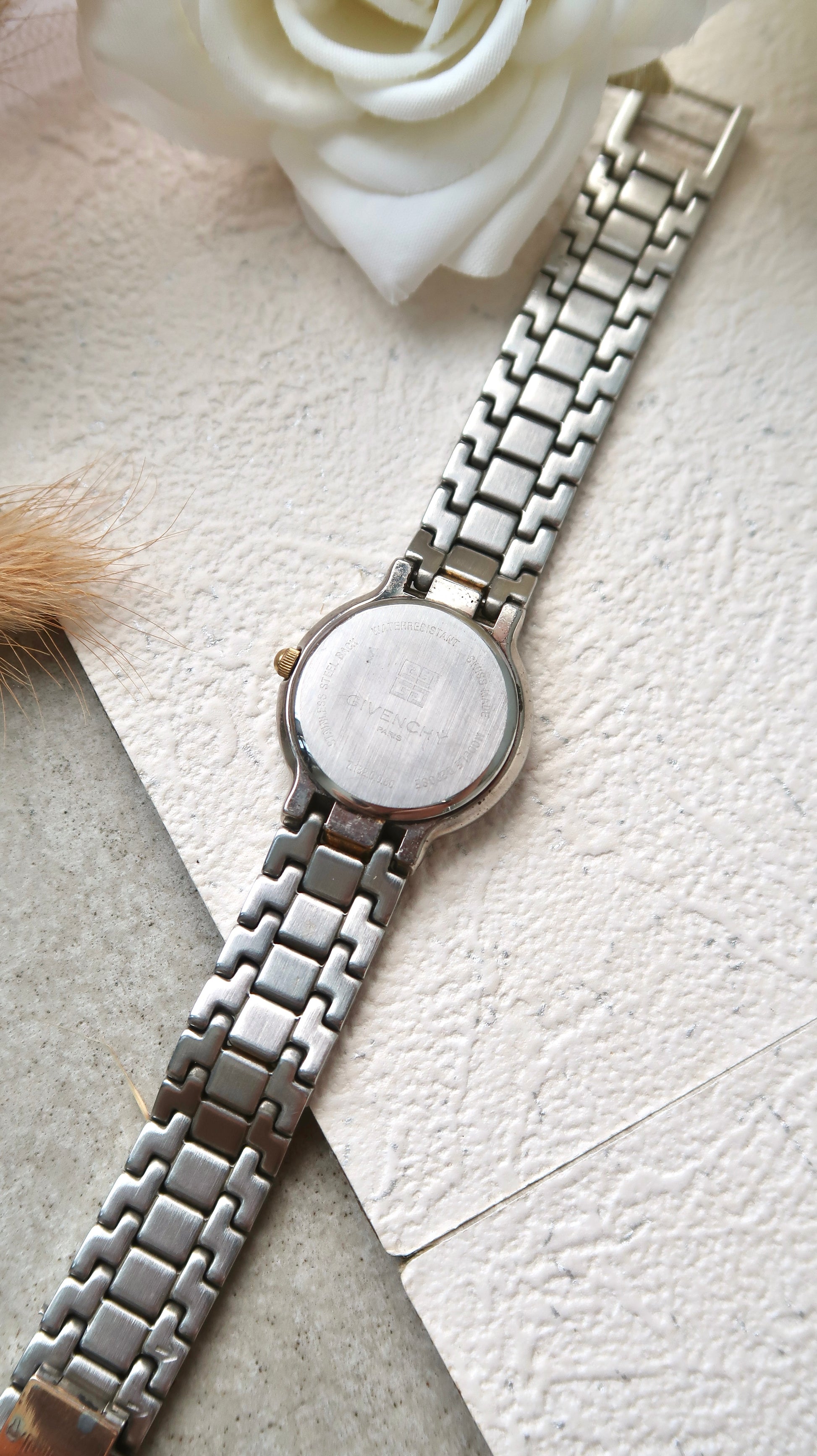 GV. White Round Dial with Two Tone Chain Watch