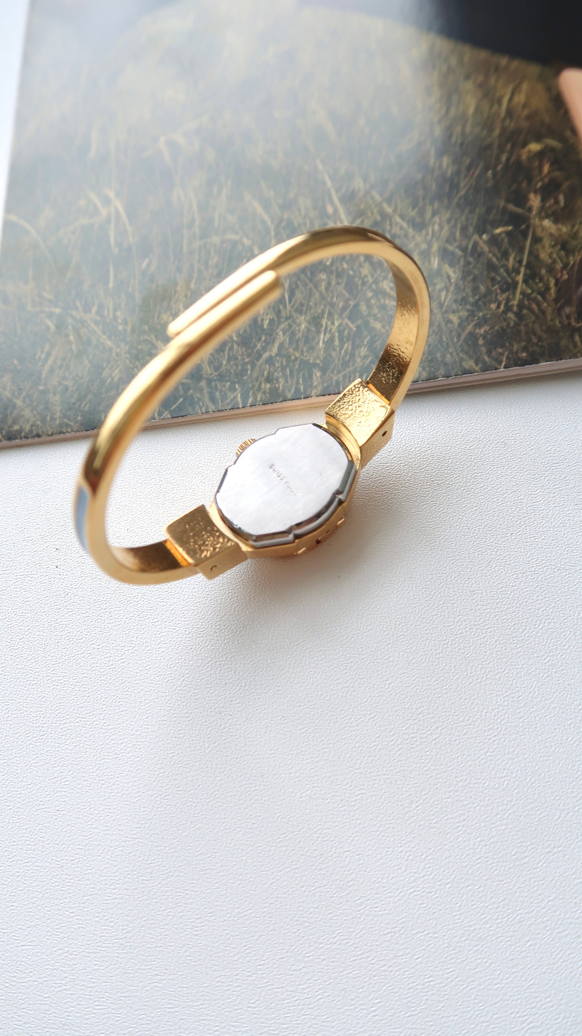 AM. White Jasmine Blue Pattern Gold Bangle Watch