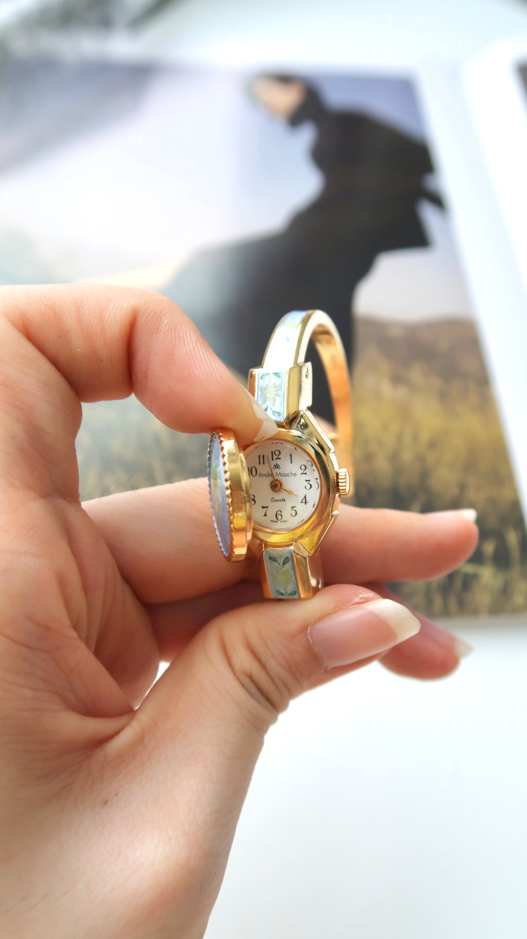 AM. White Jasmine Blue Pattern Gold Bangle Watch