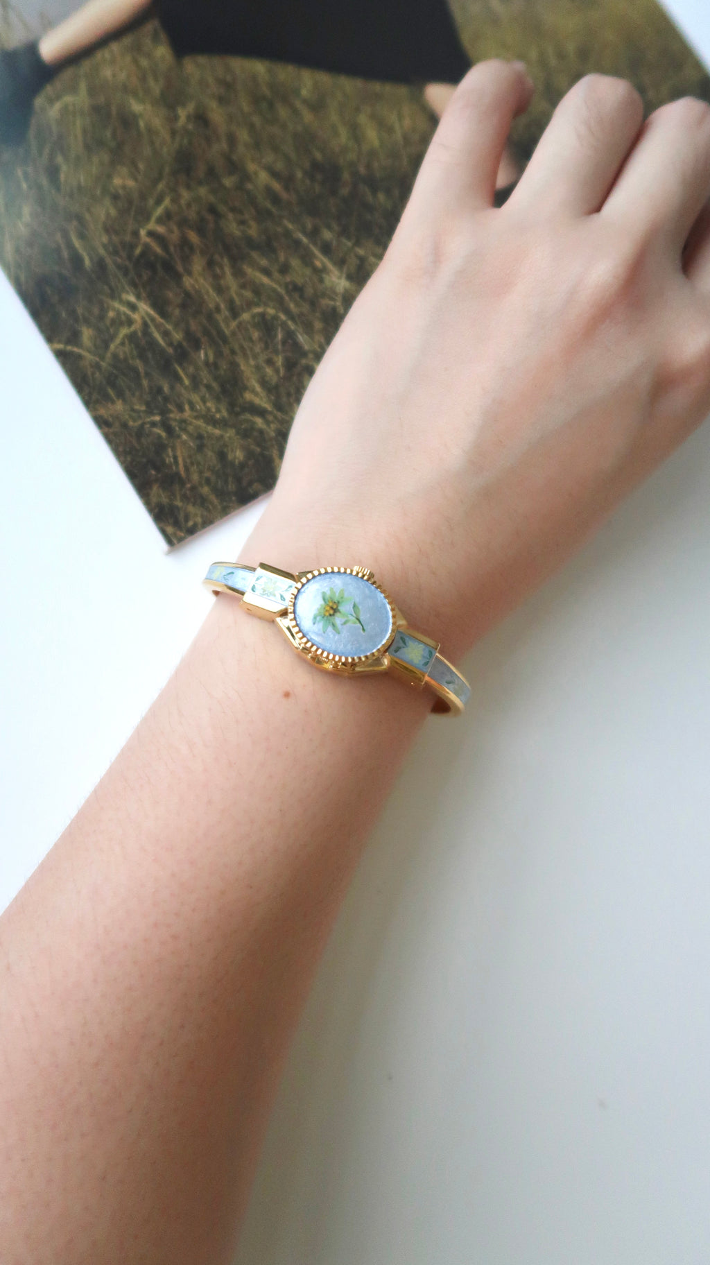 AM. White Jasmine Blue Pattern Gold Bangle Watch