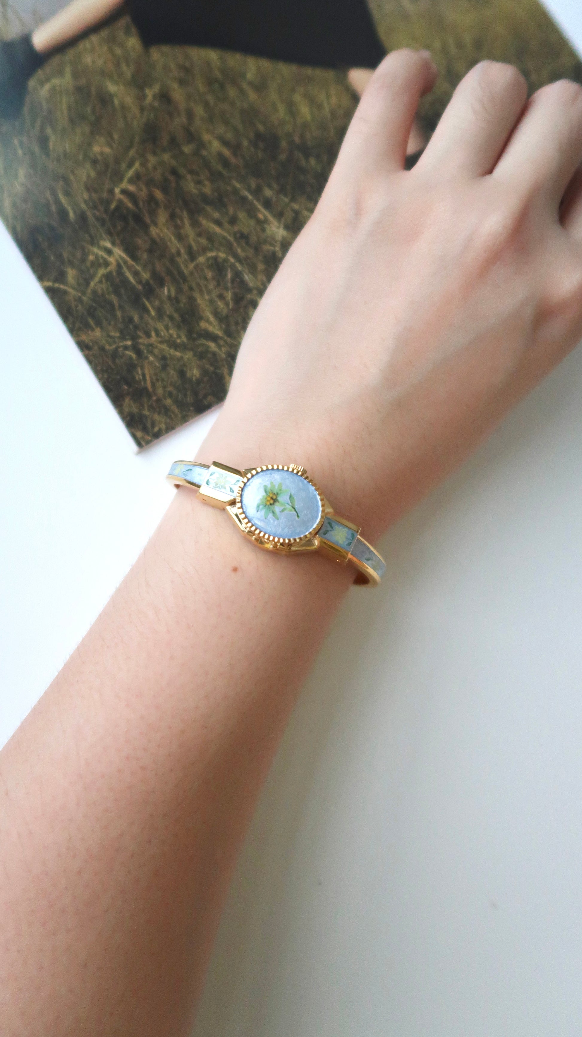 AM. White Jasmine Blue Pattern Gold Bangle Watch
