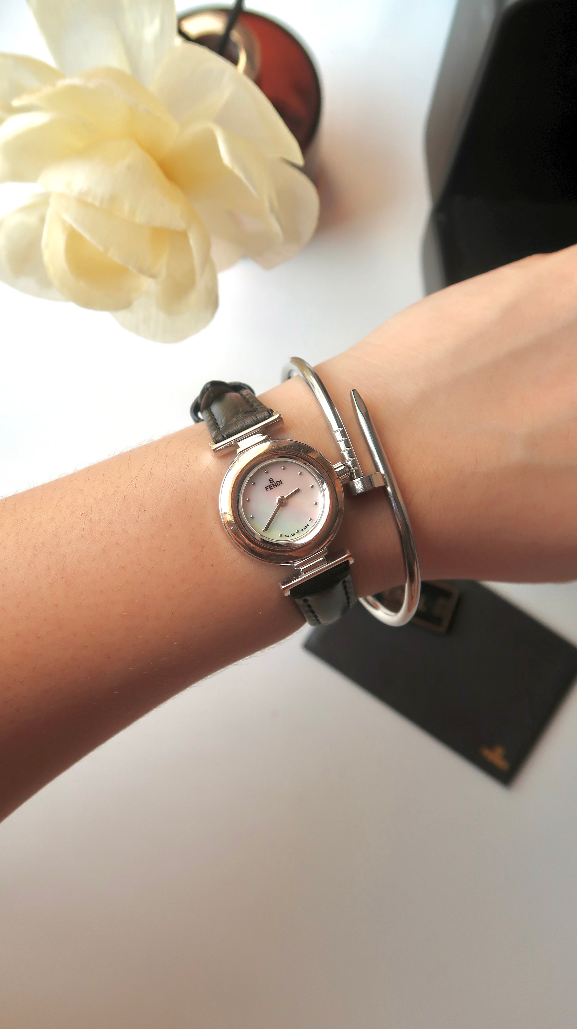 [FULLSET WITH BOX] F. 320L MOP Round Dial with Black Strap
