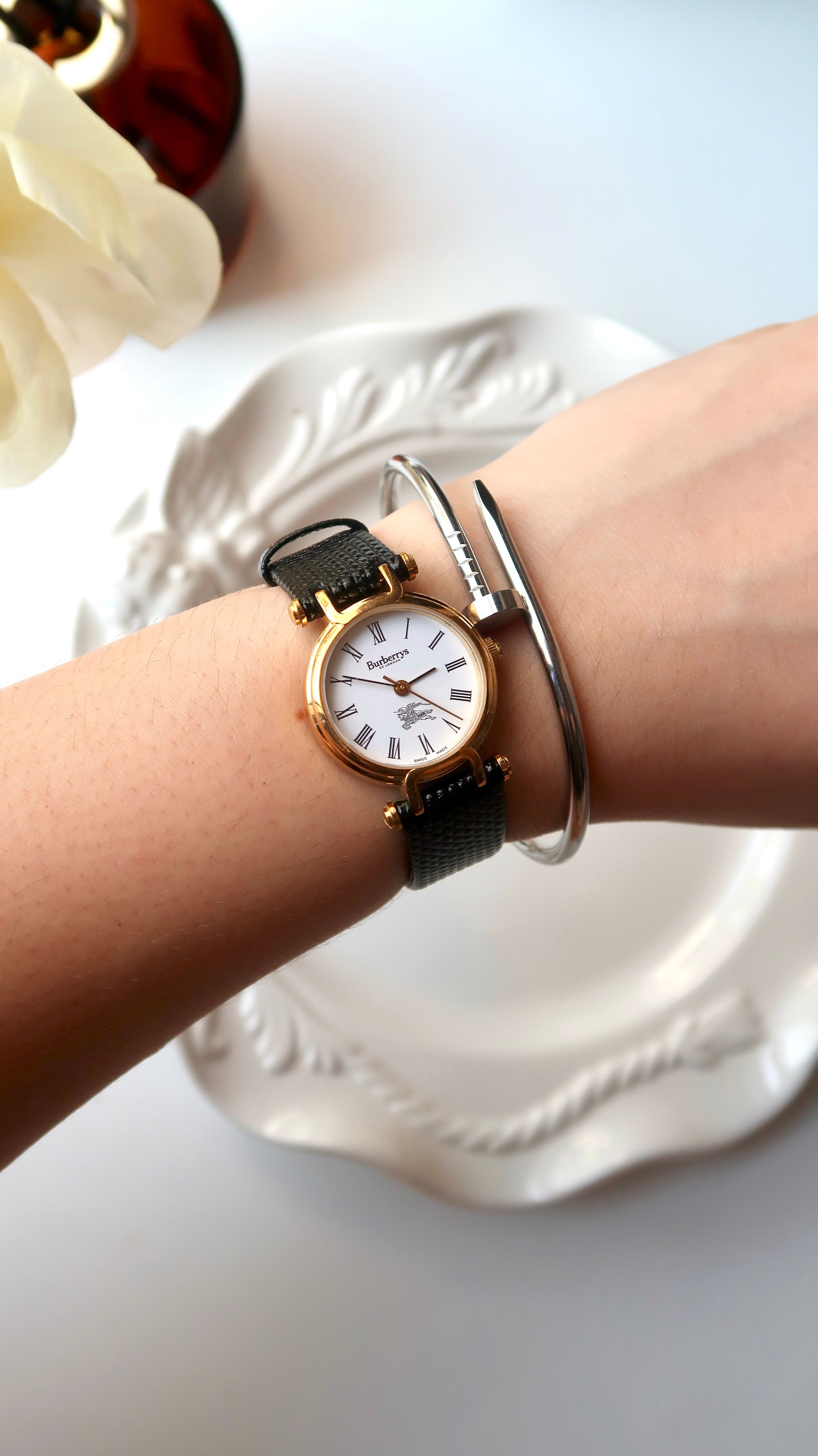 BRBY. White Round Dial with Black Lizard Strap Watch