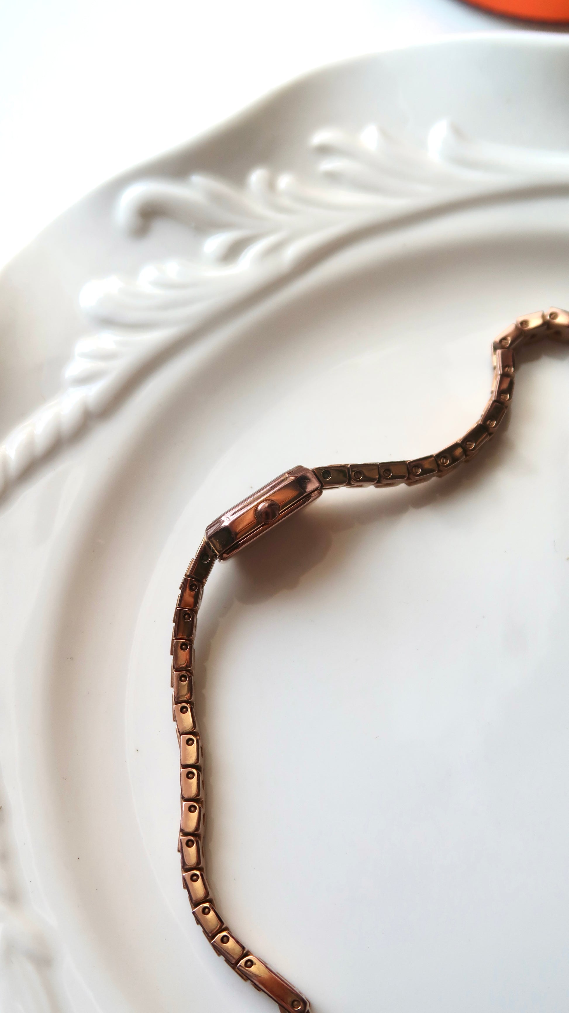 CTZ. Kii White Rect Dial Gold Chain Watch