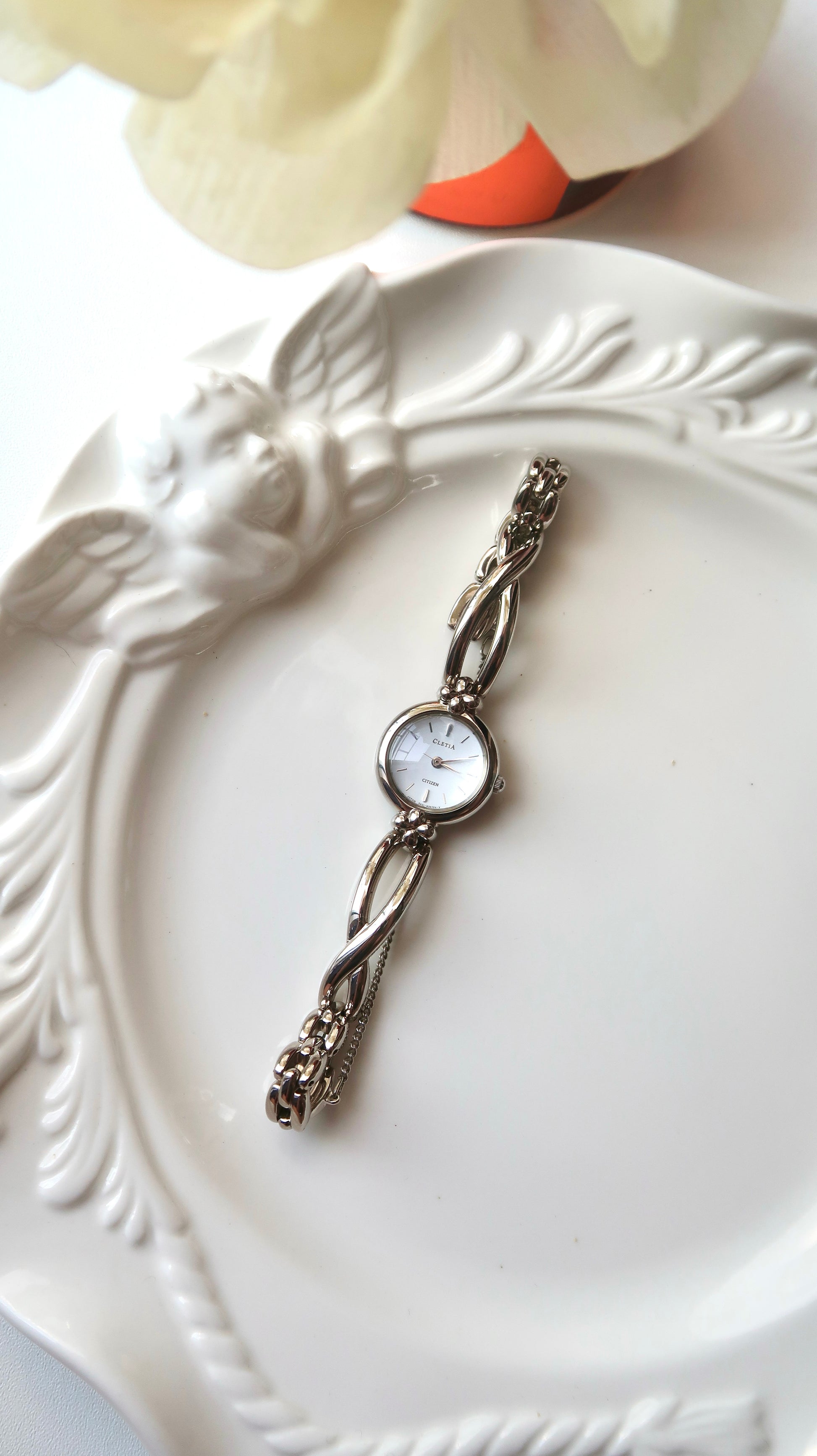 Ctz. Cletia White Round Dial with Silver Chain Watch