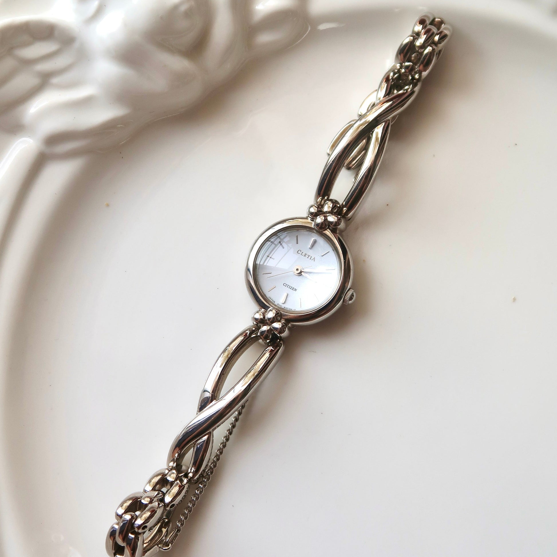 Ctz. Cletia White Round Dial with Silver Chain Watch